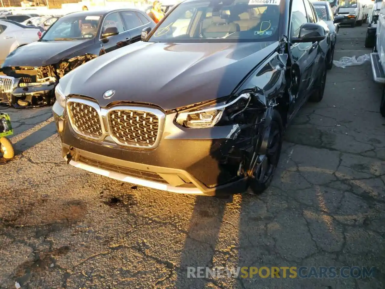 9 Photograph of a damaged car 5UX33DT02N9J61698 BMW X4 2022