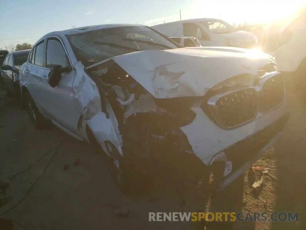 1 Photograph of a damaged car 5UX33DT03N9H43540 BMW X4 2022