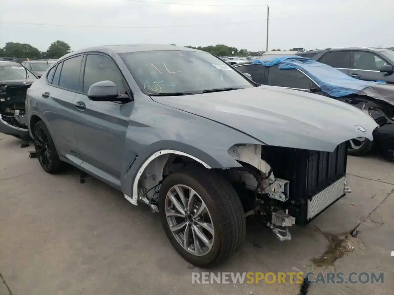 1 Photograph of a damaged car 5UX33DT03N9K72261 BMW X4 2022