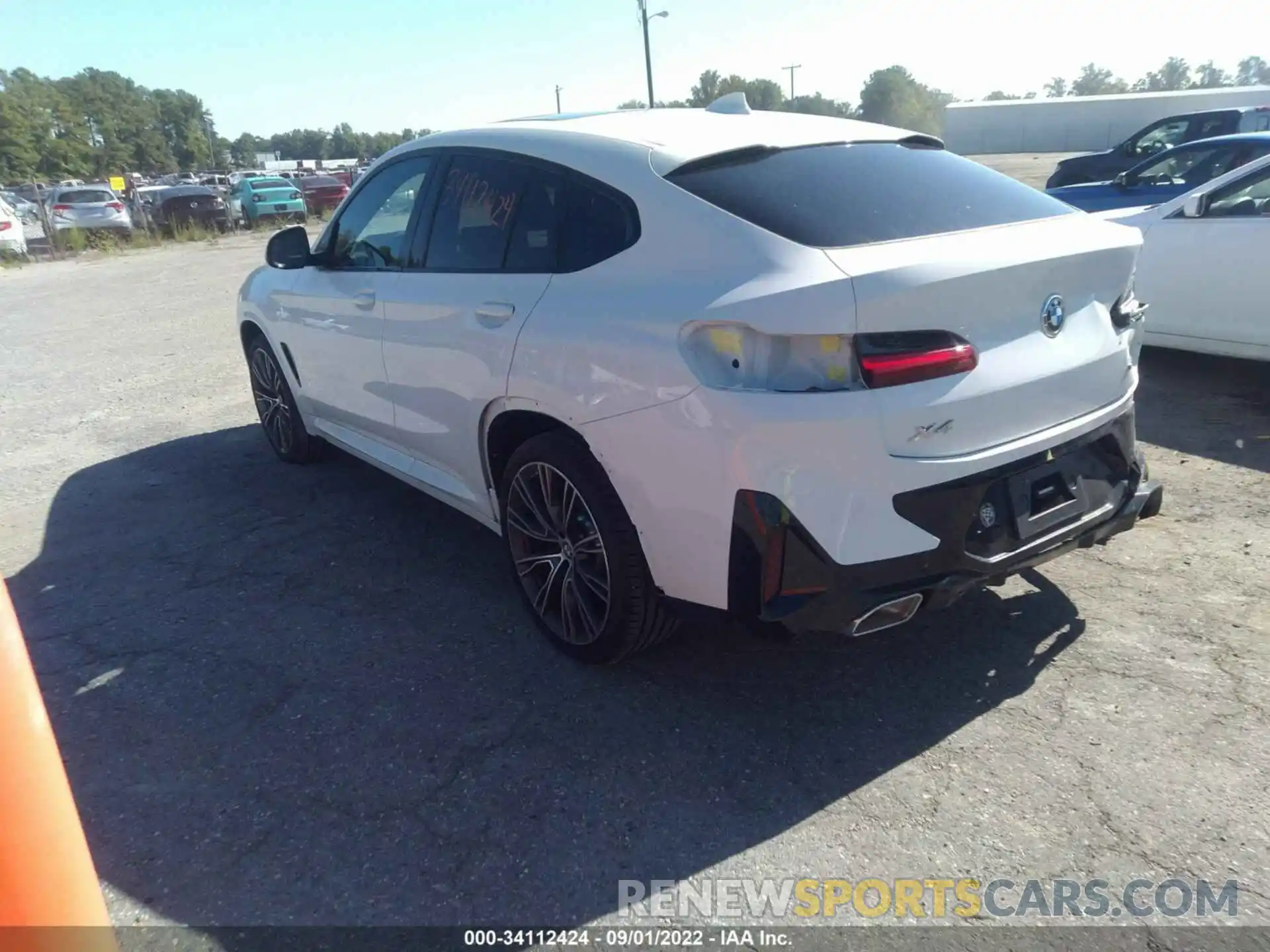 3 Photograph of a damaged car 5UX33DT03N9K84426 BMW X4 2022