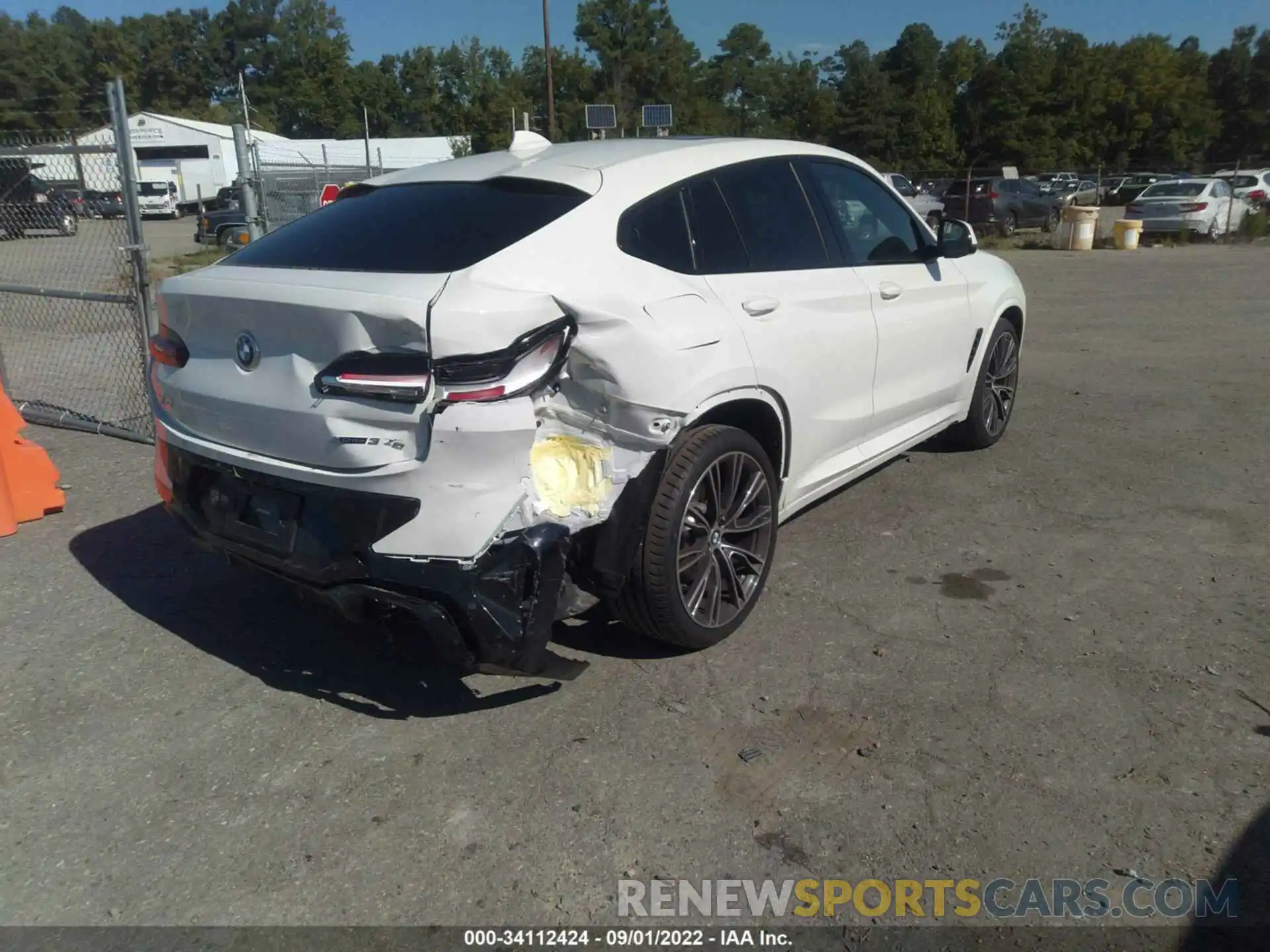 4 Photograph of a damaged car 5UX33DT03N9K84426 BMW X4 2022