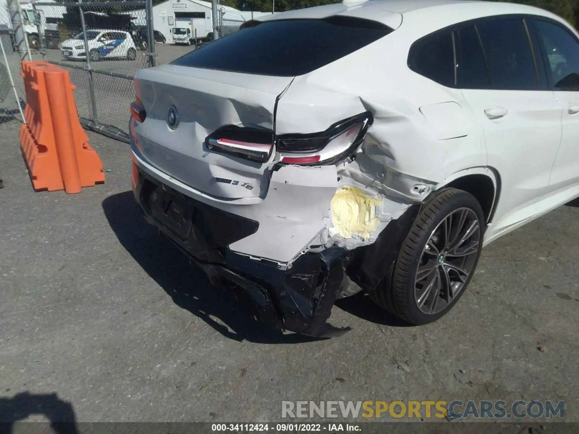 6 Photograph of a damaged car 5UX33DT03N9K84426 BMW X4 2022