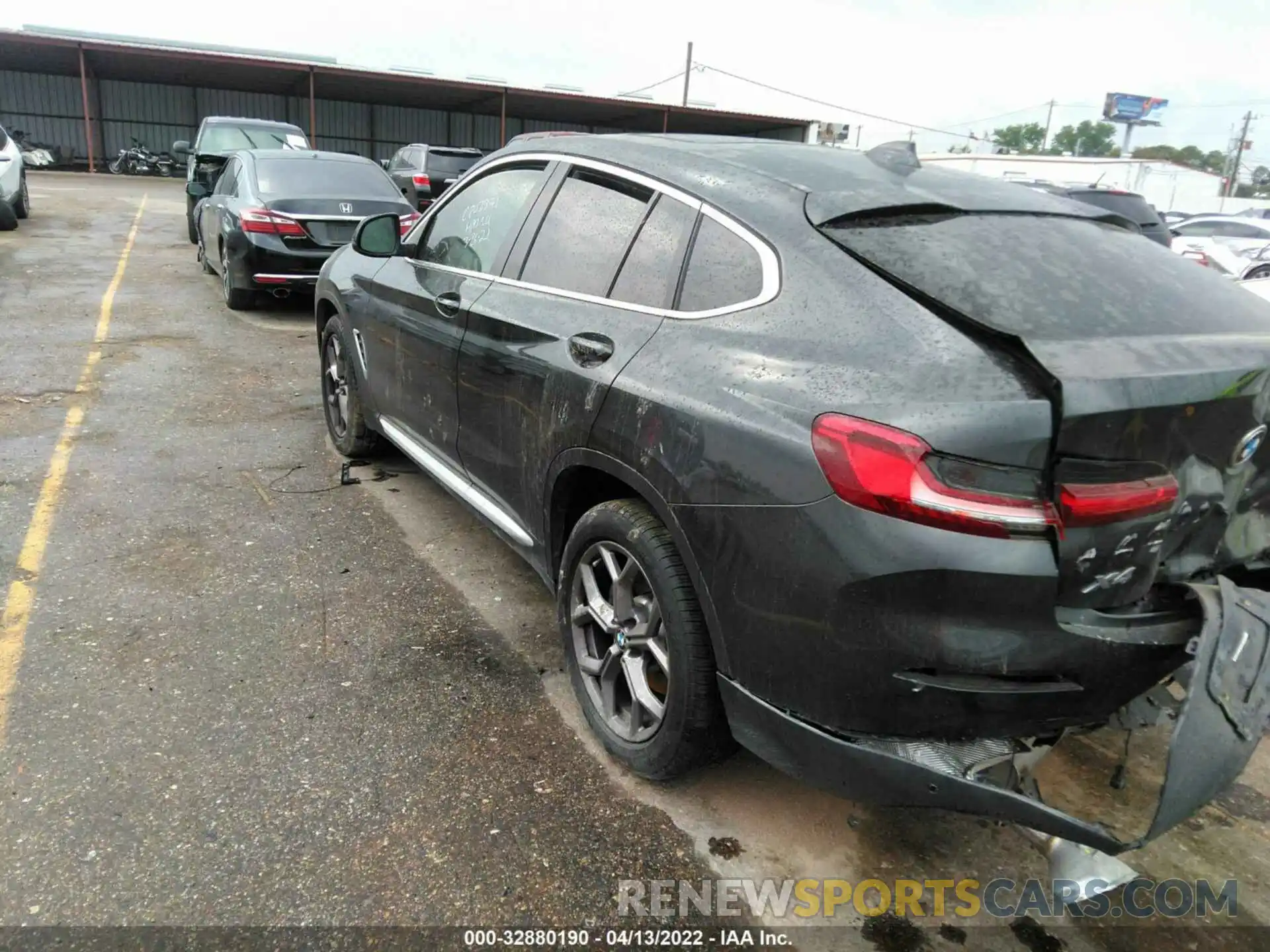 3 Photograph of a damaged car 5UX33DT04N9K08066 BMW X4 2022