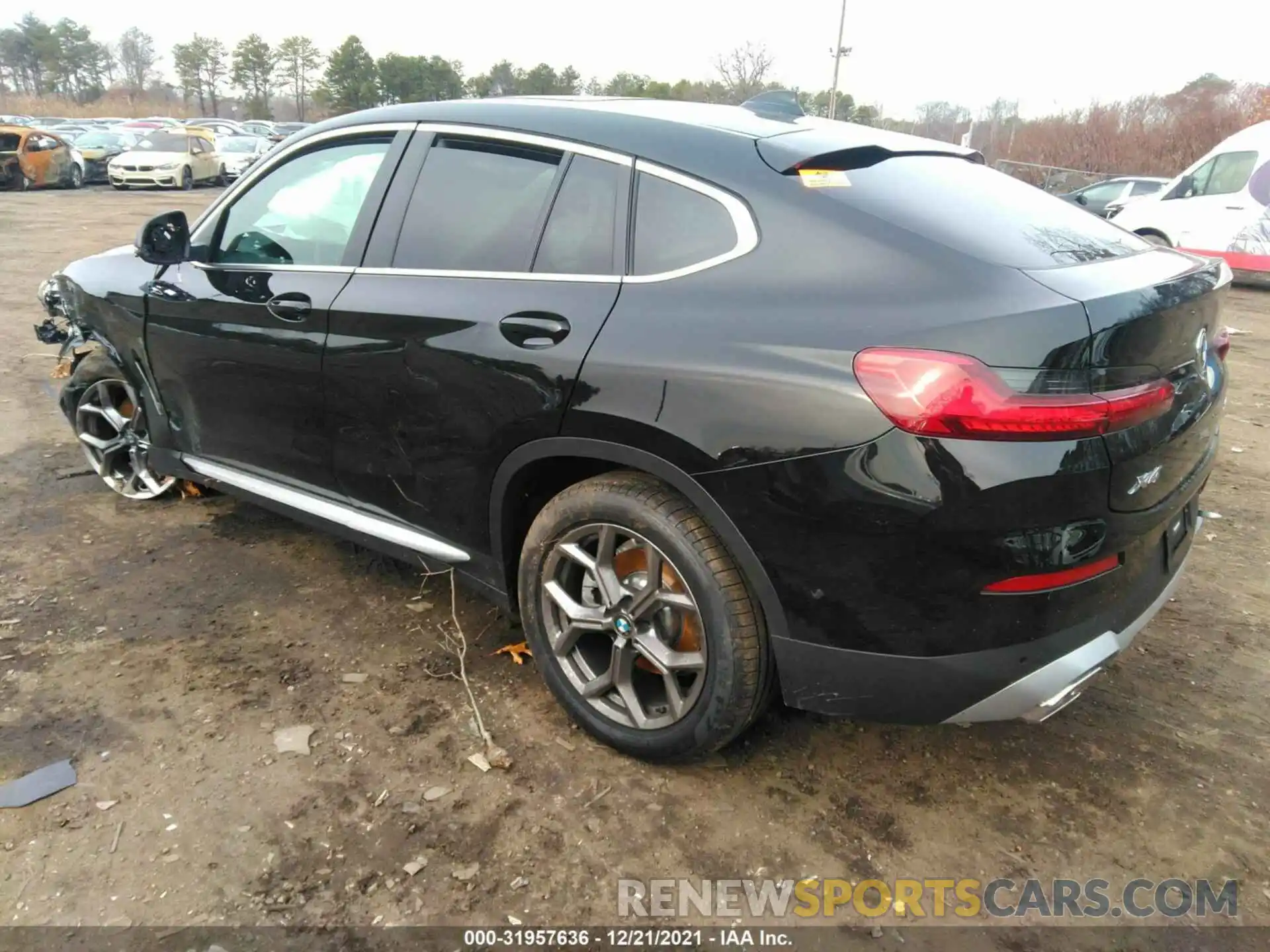 3 Photograph of a damaged car 5UX33DT05N9K12031 BMW X4 2022