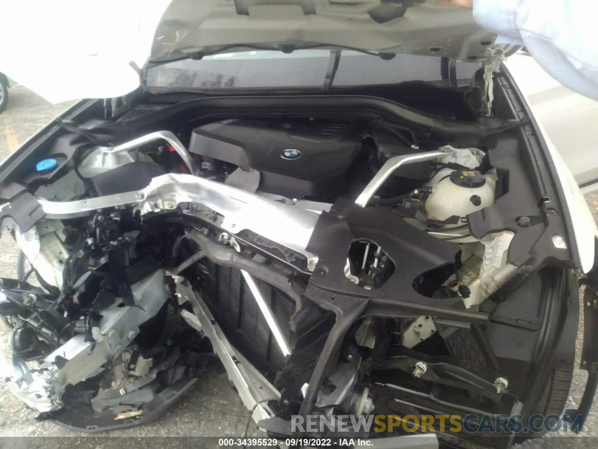 10 Photograph of a damaged car 5UX33DT05N9K23644 BMW X4 2022