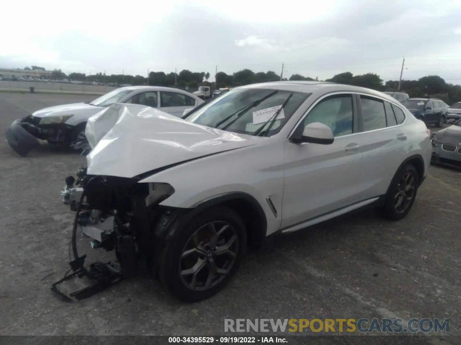 2 Photograph of a damaged car 5UX33DT05N9K23644 BMW X4 2022