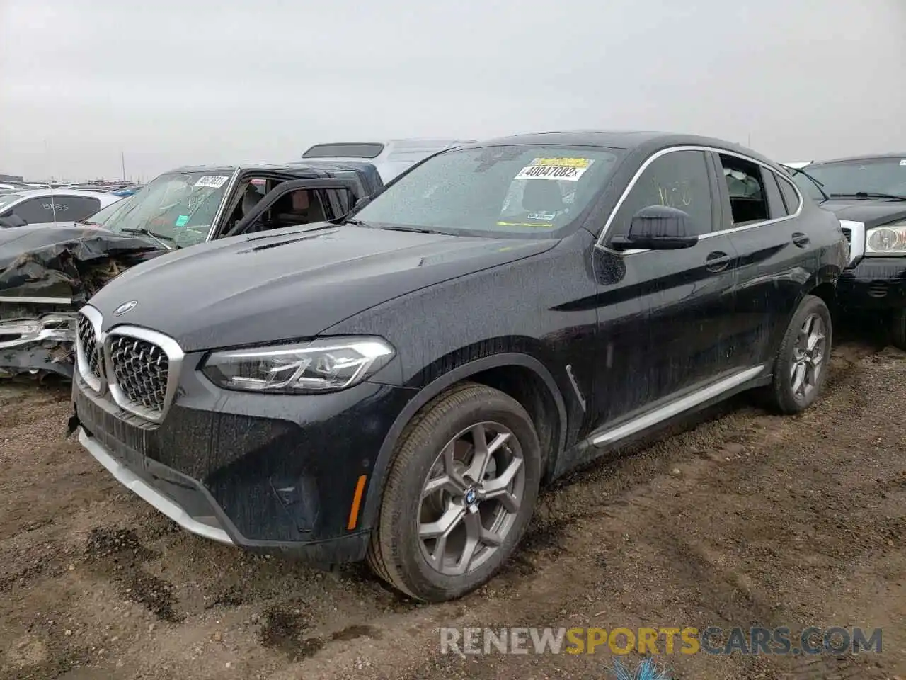 2 Photograph of a damaged car 5UX33DT05N9K26446 BMW X4 2022