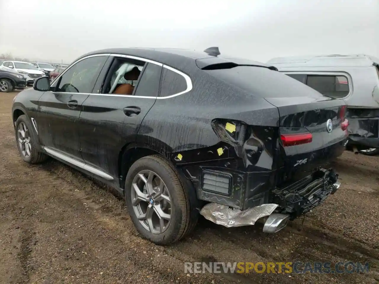 3 Photograph of a damaged car 5UX33DT05N9K26446 BMW X4 2022