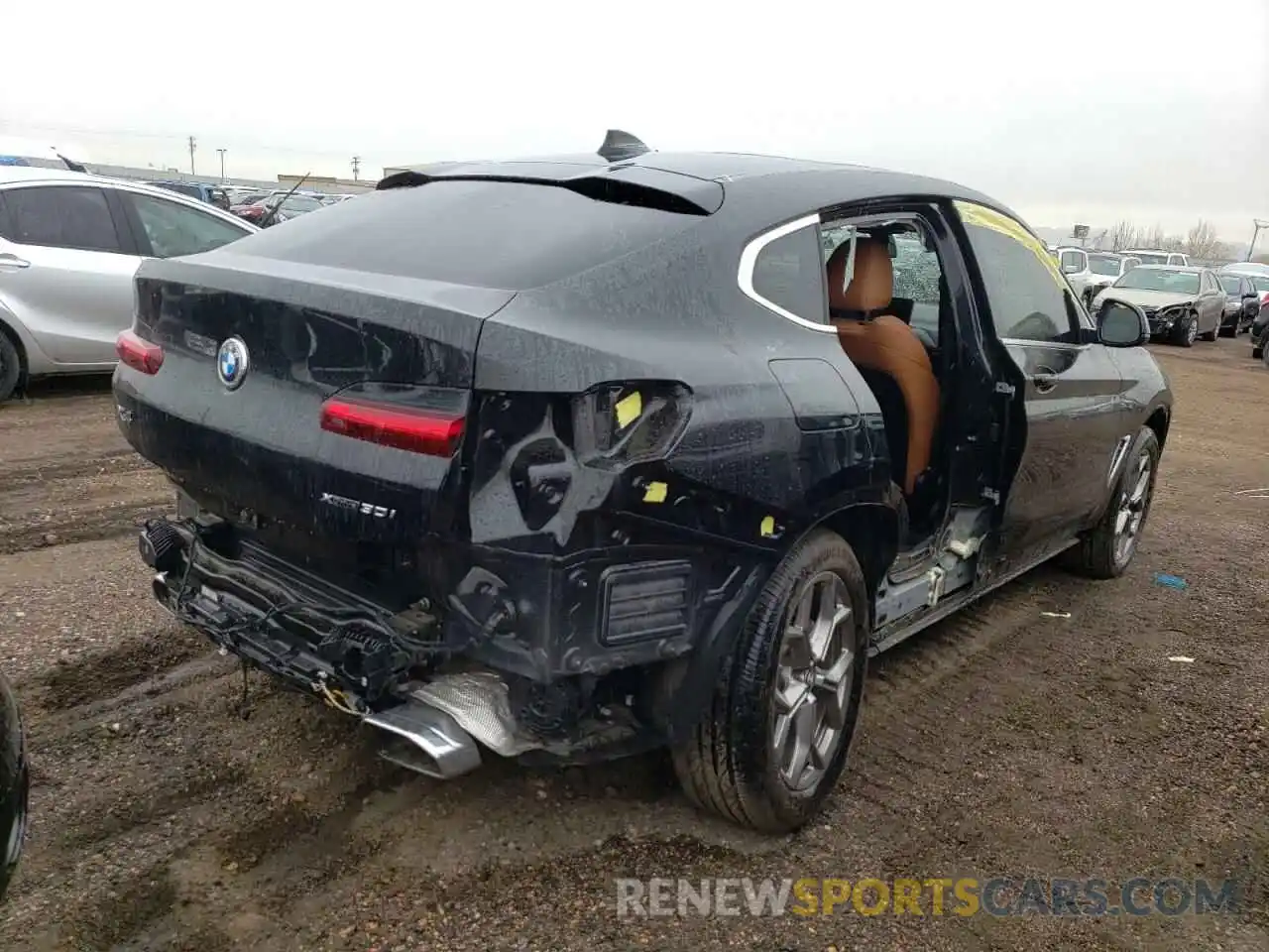 4 Photograph of a damaged car 5UX33DT05N9K26446 BMW X4 2022