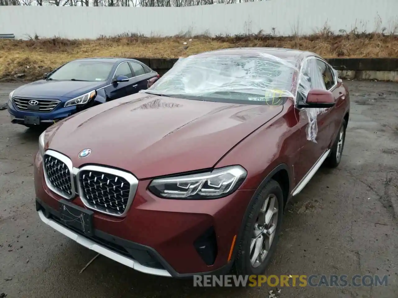 2 Photograph of a damaged car 5UX33DT05N9K27094 BMW X4 2022