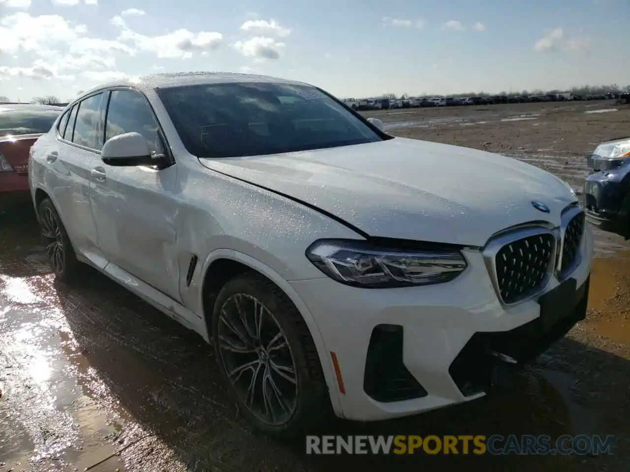 1 Photograph of a damaged car 5UX33DT05N9K72228 BMW X4 2022