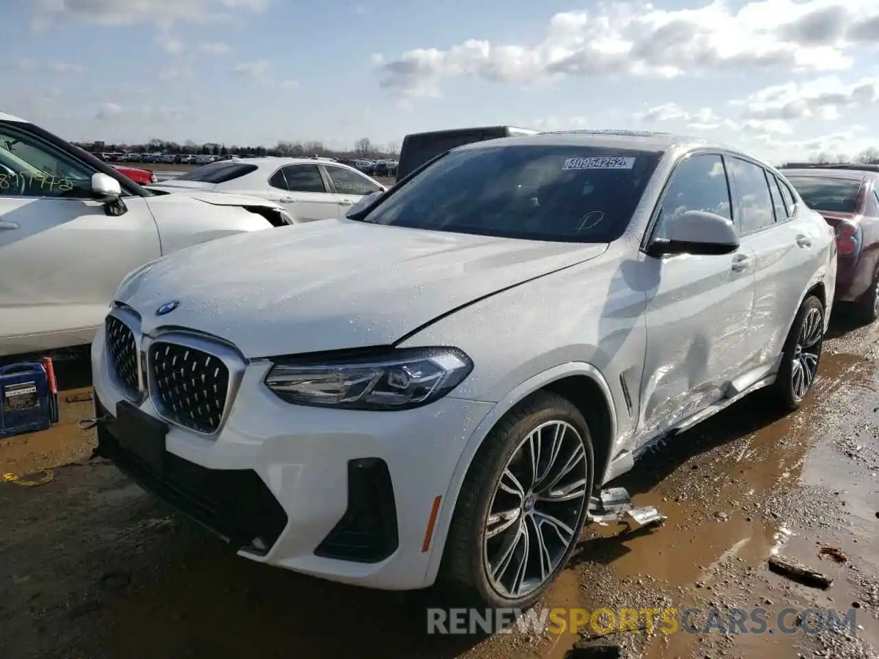 2 Photograph of a damaged car 5UX33DT05N9K72228 BMW X4 2022