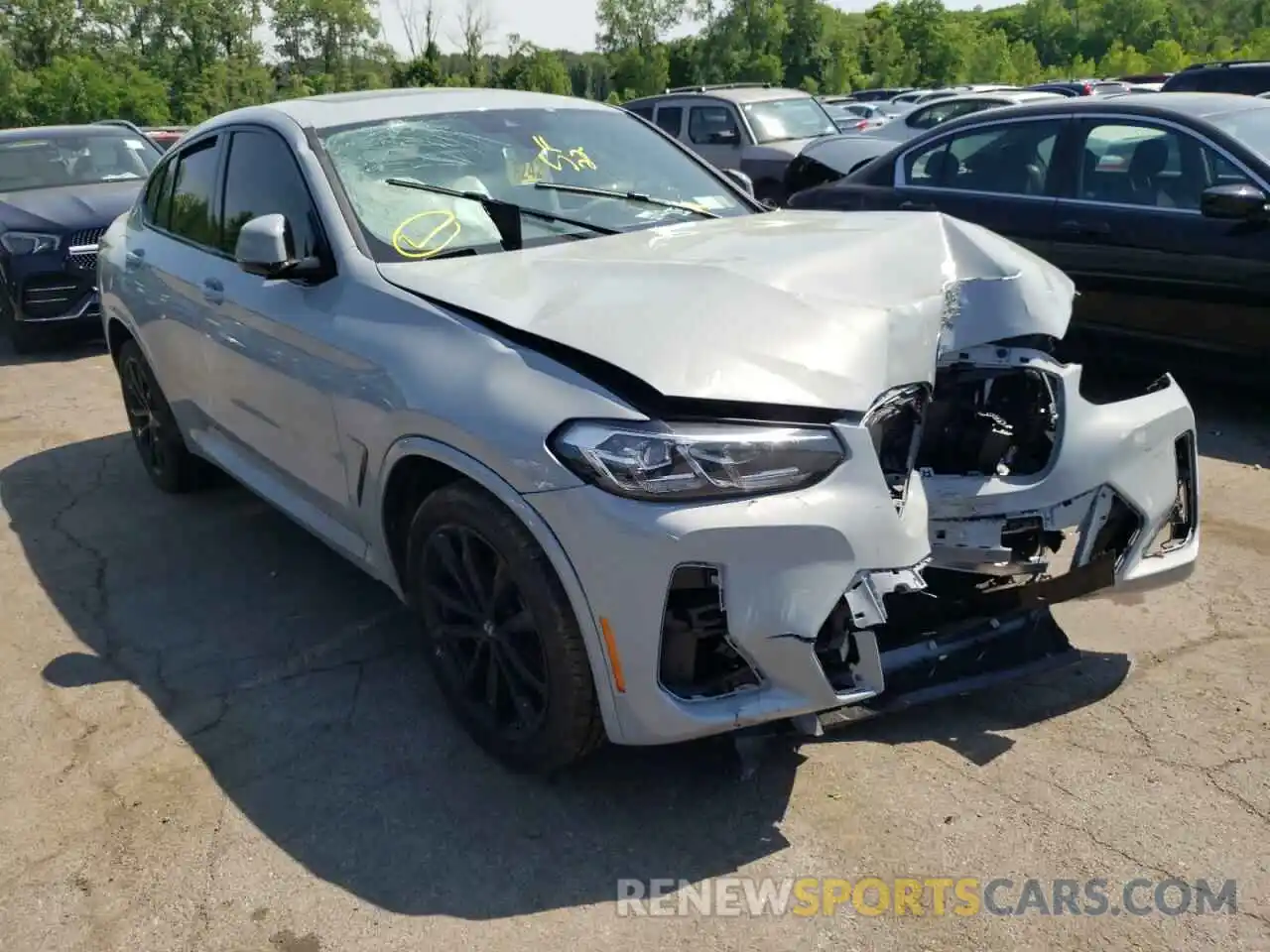 1 Photograph of a damaged car 5UX33DT06N9K85960 BMW X4 2022