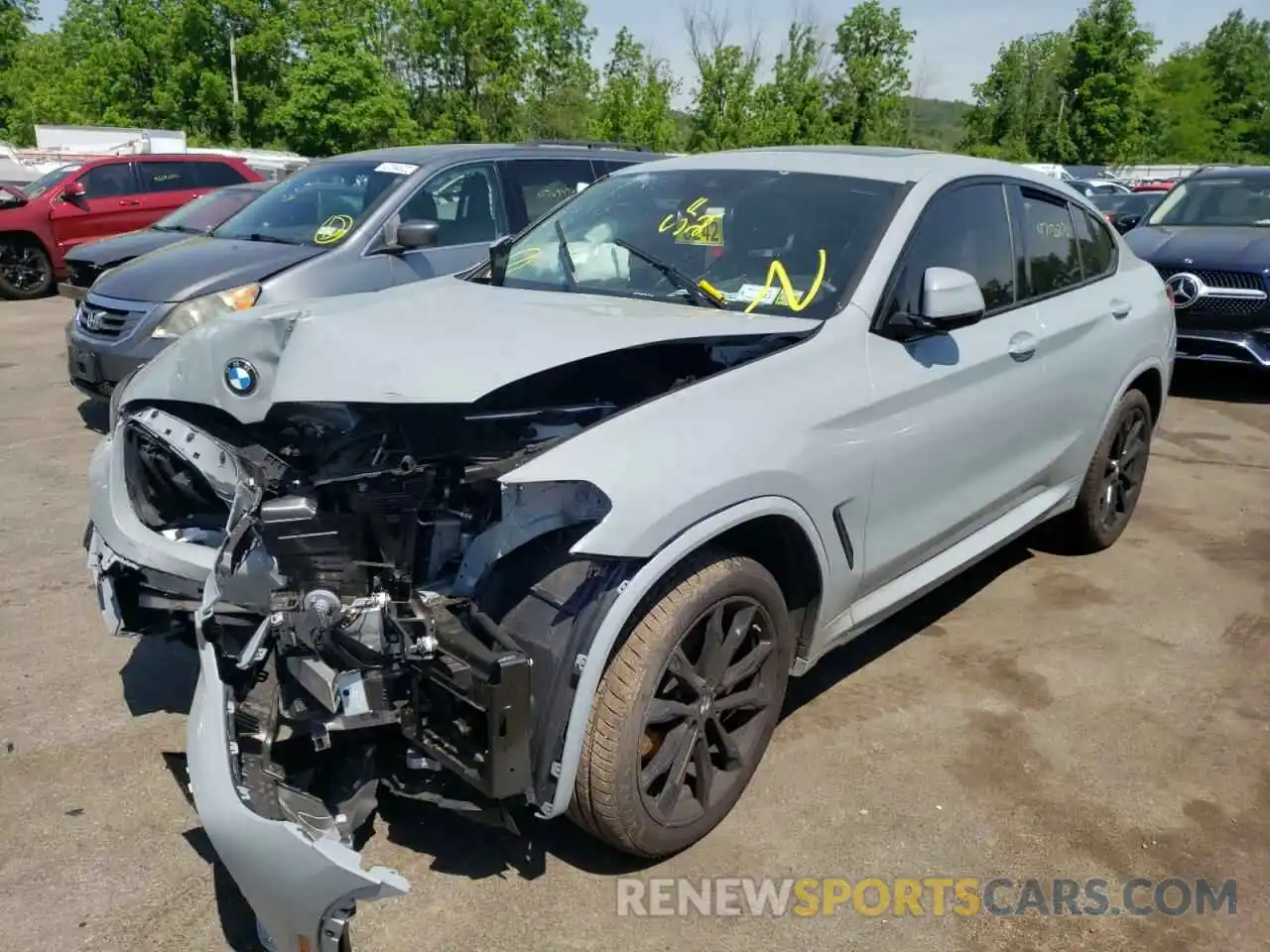 2 Photograph of a damaged car 5UX33DT06N9K85960 BMW X4 2022