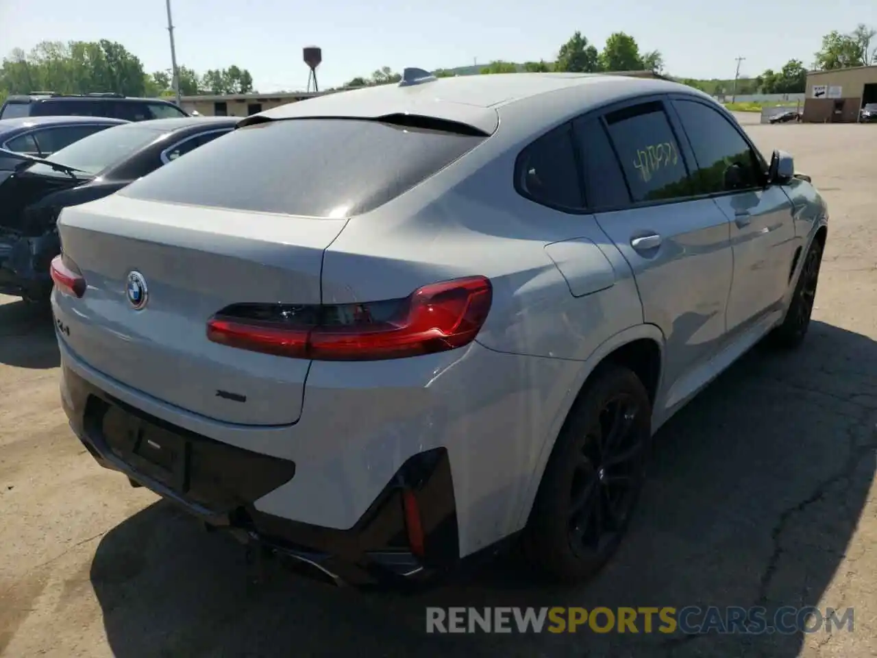 4 Photograph of a damaged car 5UX33DT06N9K85960 BMW X4 2022