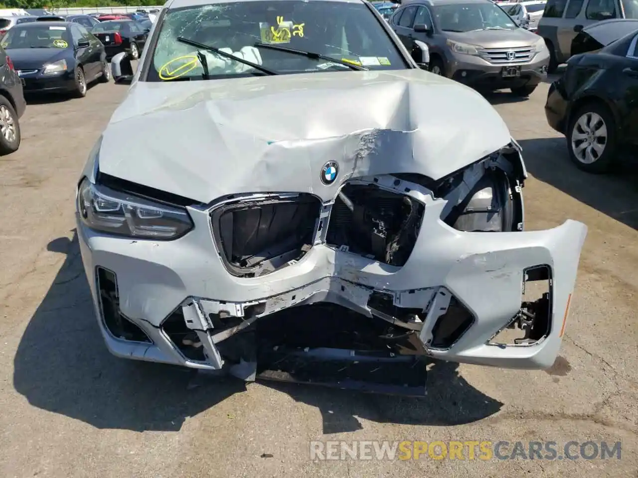 9 Photograph of a damaged car 5UX33DT06N9K85960 BMW X4 2022