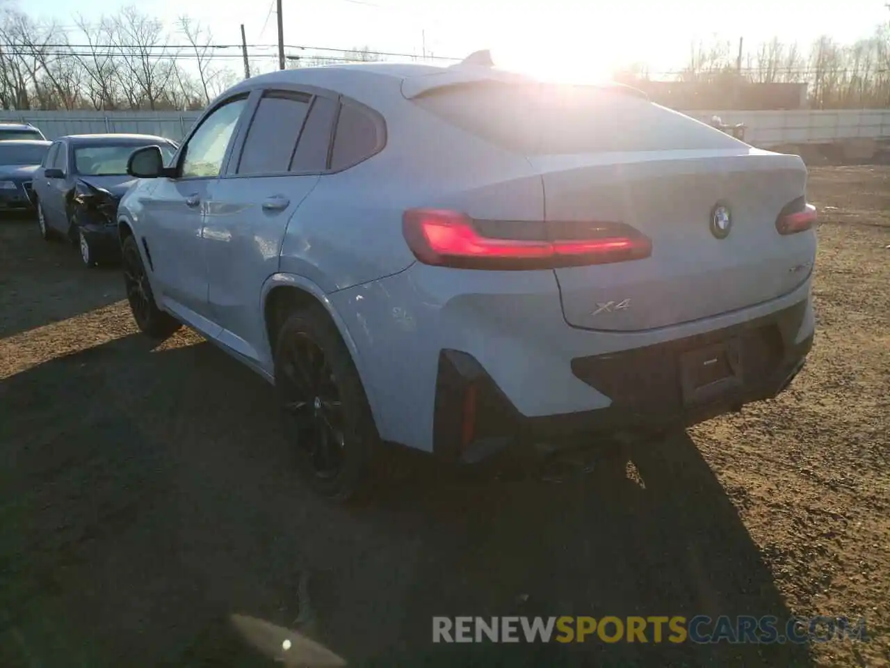 3 Photograph of a damaged car 5UX33DT07N9J05272 BMW X4 2022