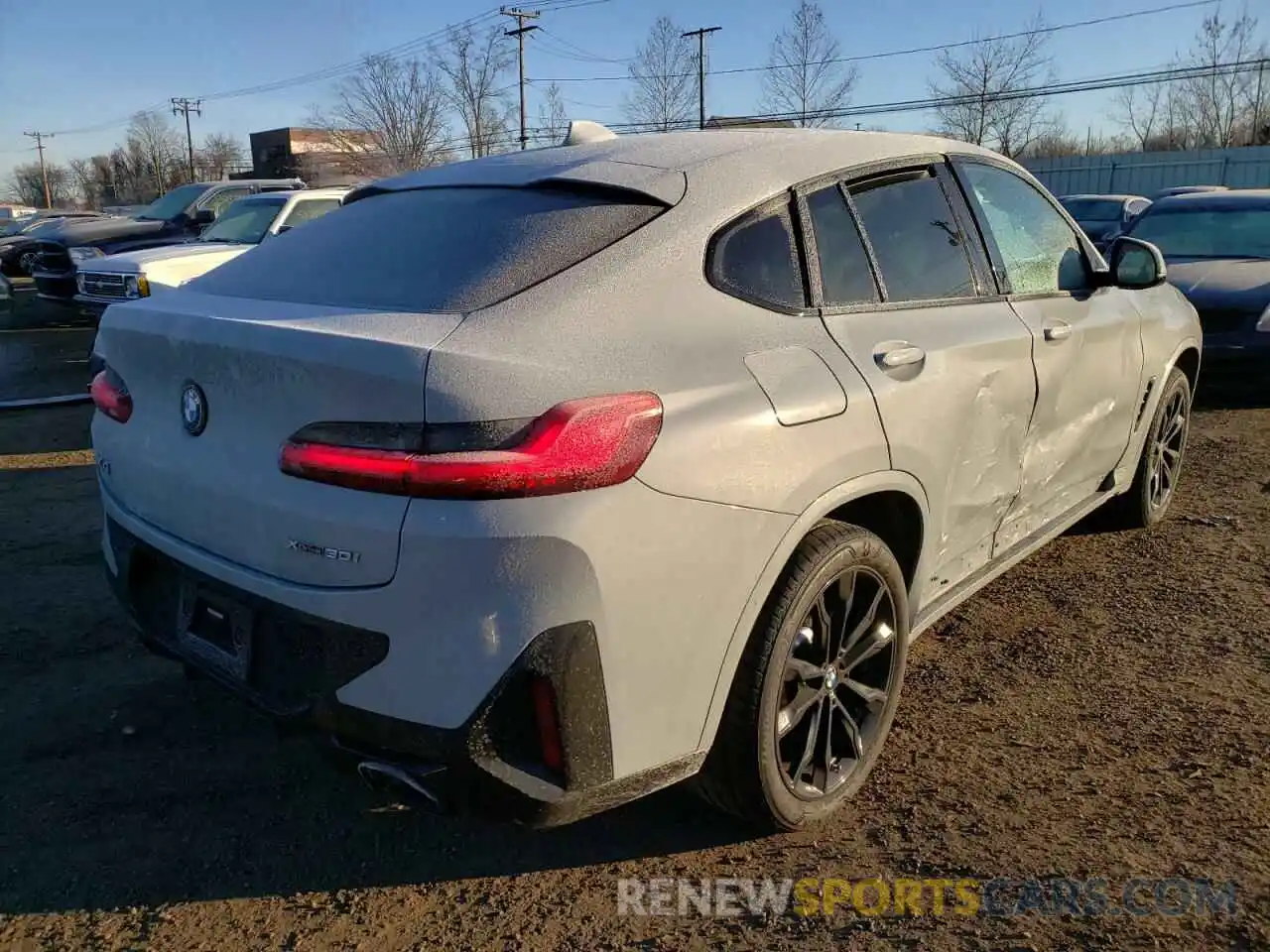 4 Photograph of a damaged car 5UX33DT07N9J05272 BMW X4 2022