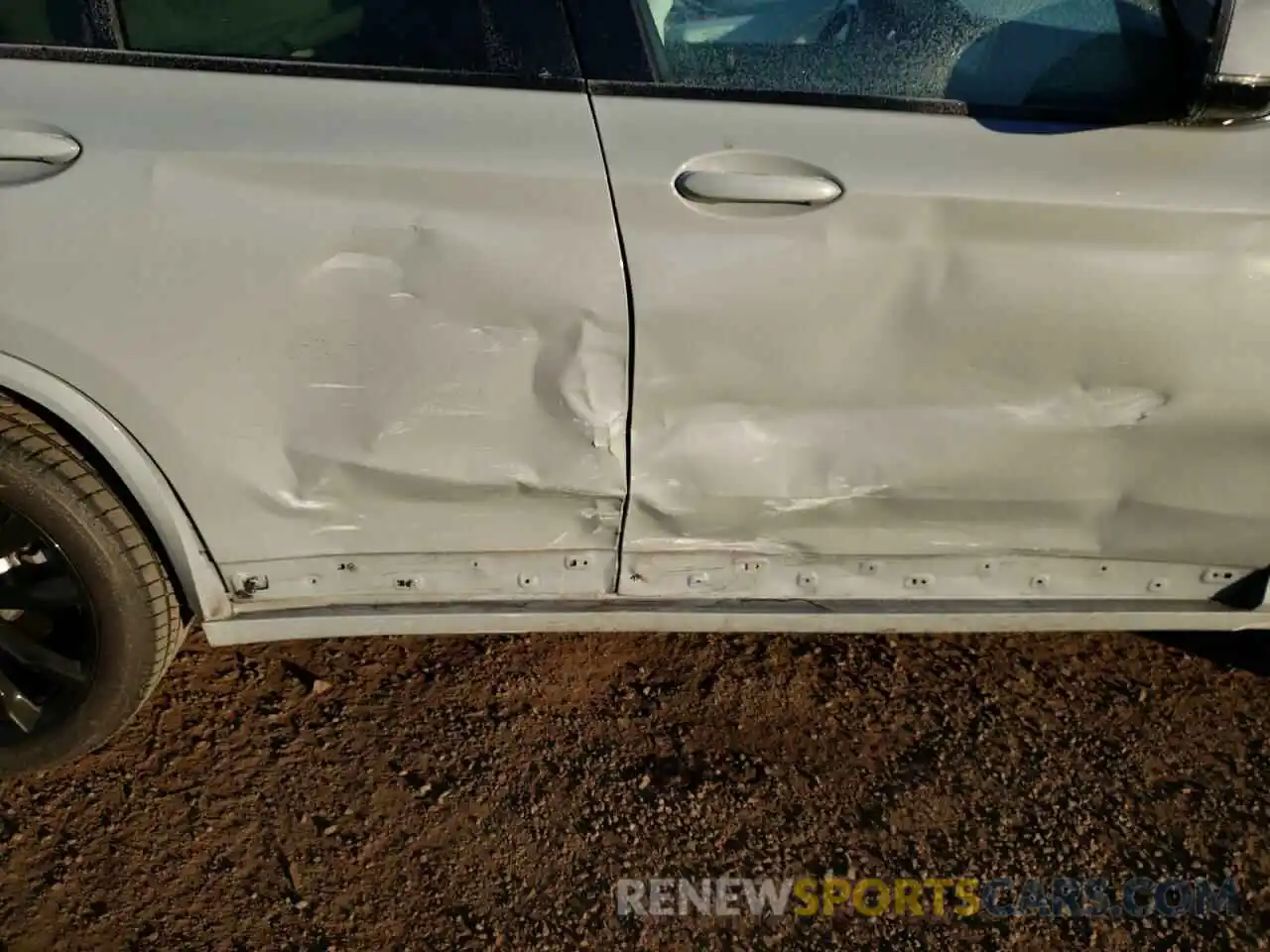 9 Photograph of a damaged car 5UX33DT07N9J05272 BMW X4 2022