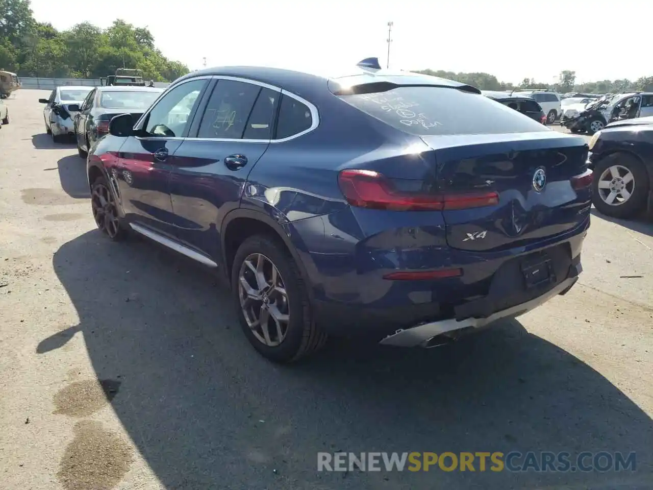 3 Photograph of a damaged car 5UX33DT07N9K09244 BMW X4 2022