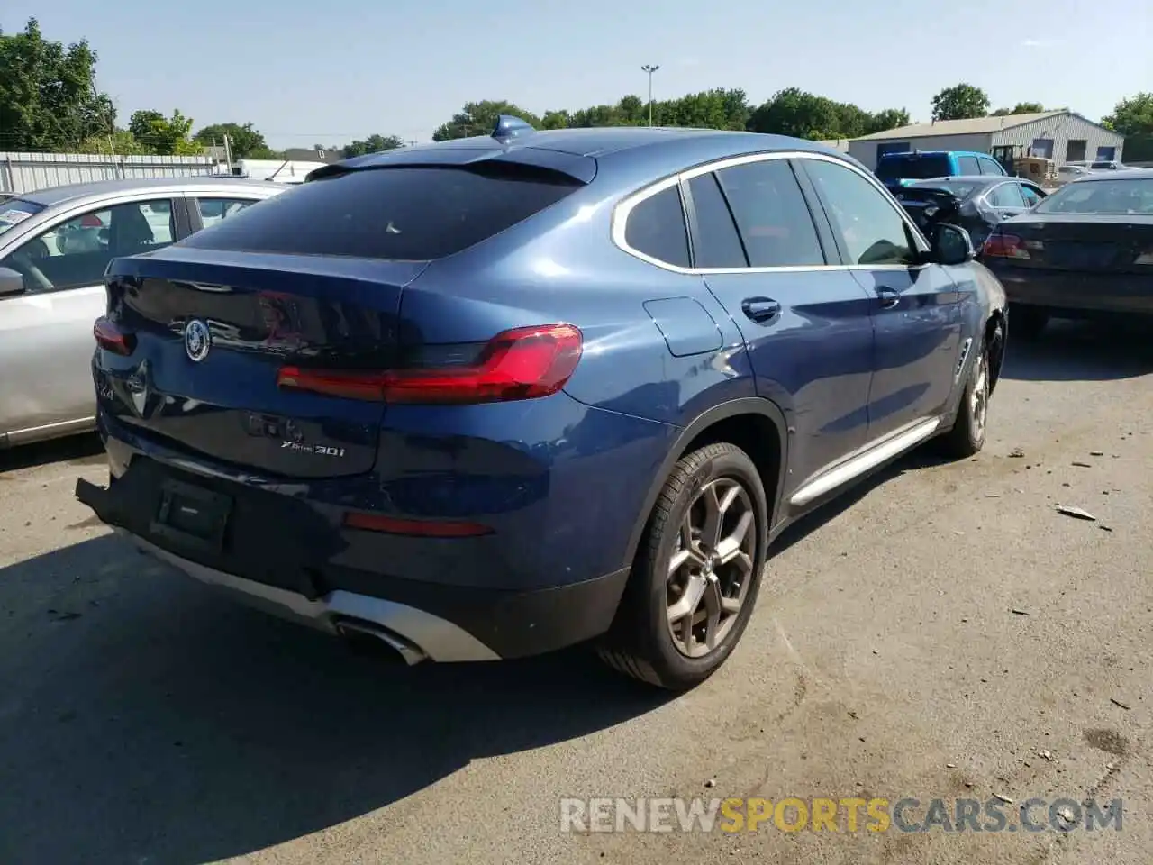 4 Photograph of a damaged car 5UX33DT07N9K09244 BMW X4 2022