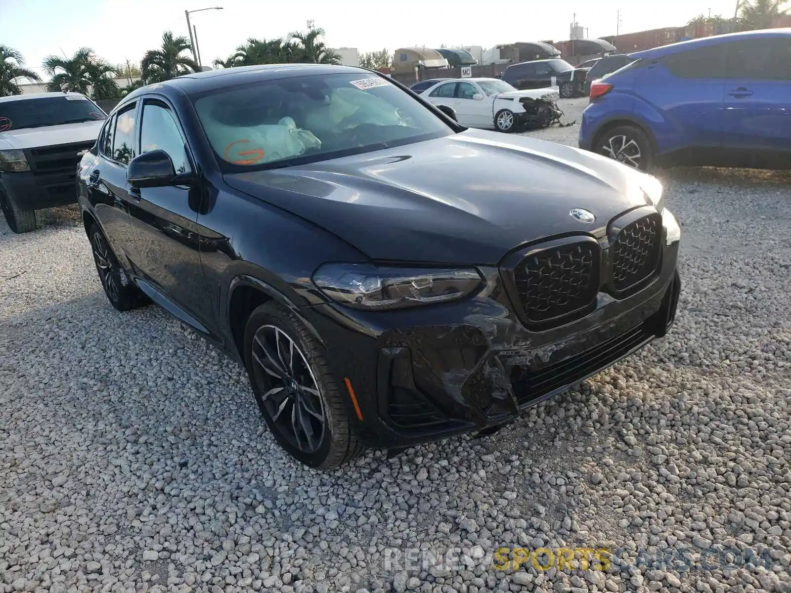 1 Photograph of a damaged car 5UX33DT08N9J01943 BMW X4 2022