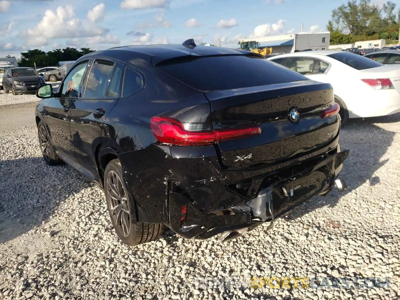 3 Photograph of a damaged car 5UX33DT08N9J01943 BMW X4 2022