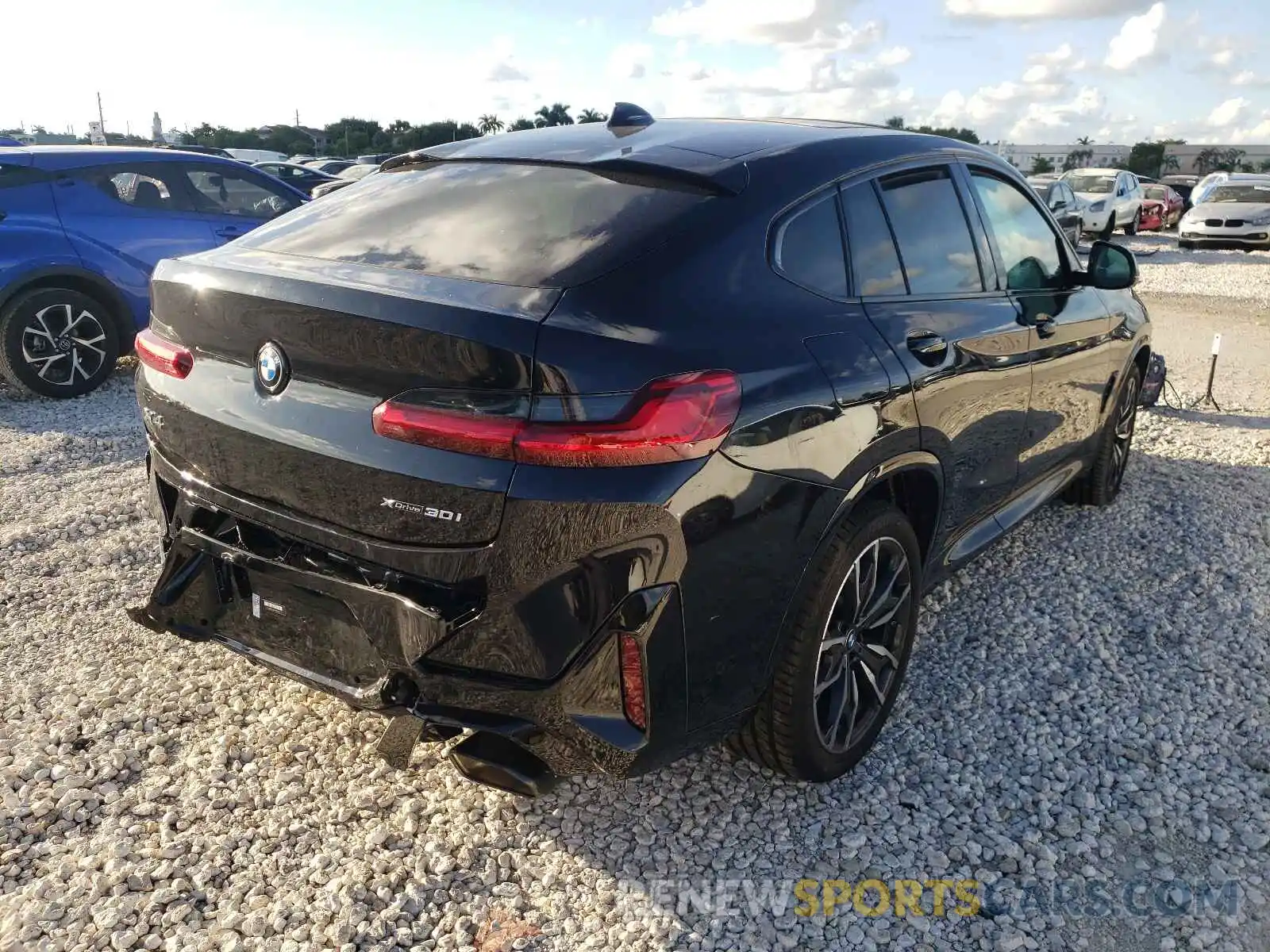 4 Photograph of a damaged car 5UX33DT08N9J01943 BMW X4 2022