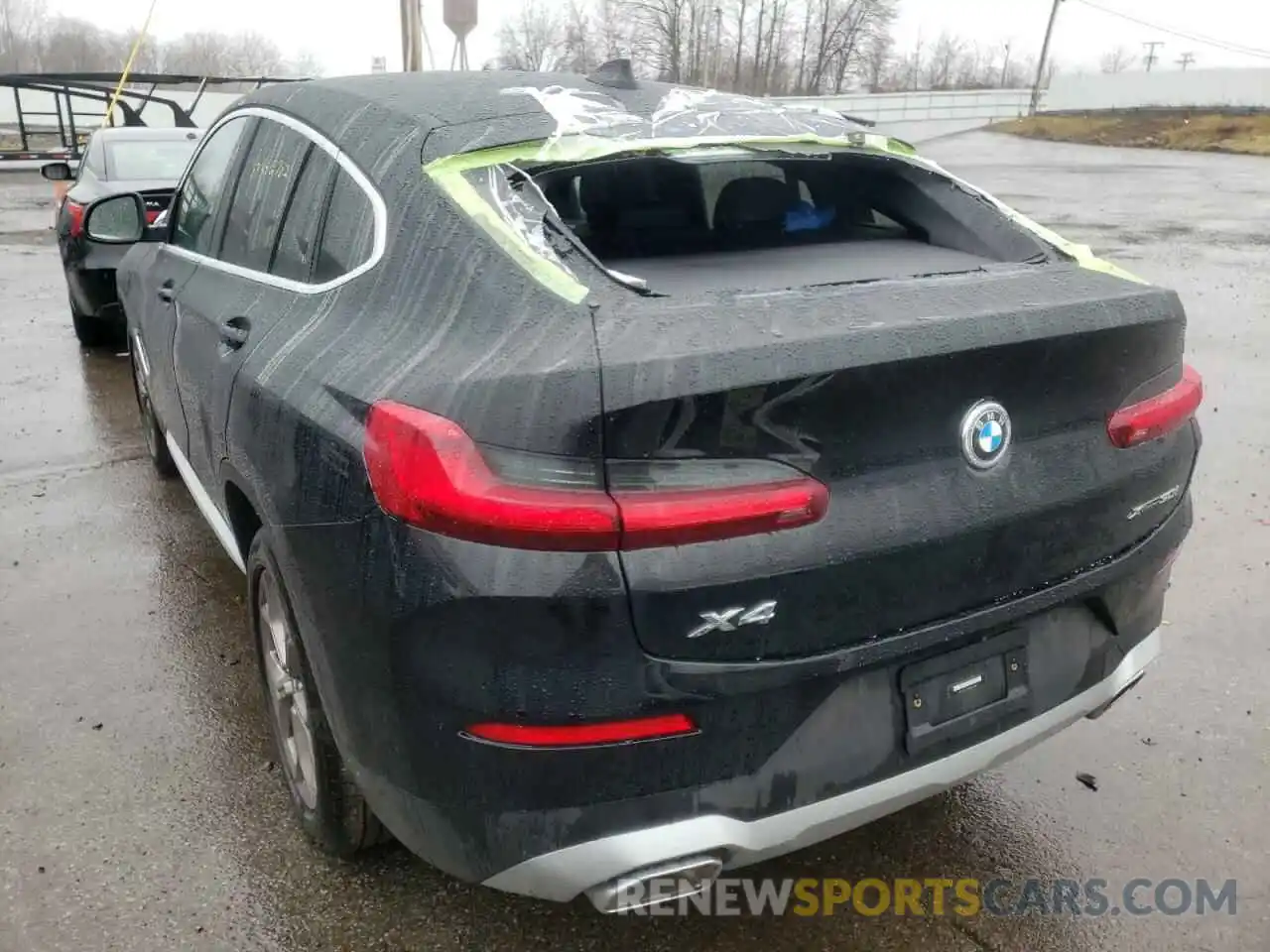 3 Photograph of a damaged car 5UX33DT08N9L21891 BMW X4 2022