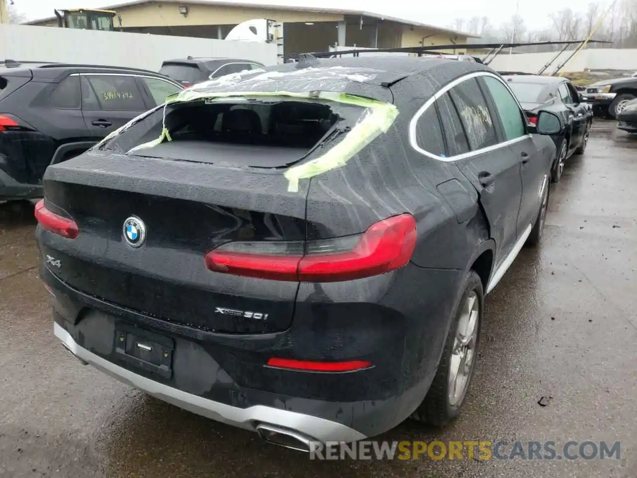 4 Photograph of a damaged car 5UX33DT08N9L21891 BMW X4 2022