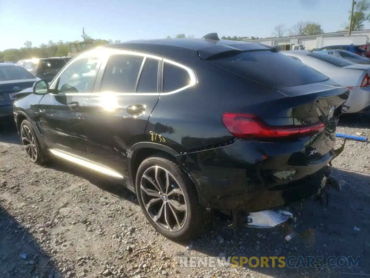 3 Photograph of a damaged car 5UX33DT09N9K82535 BMW X4 2022