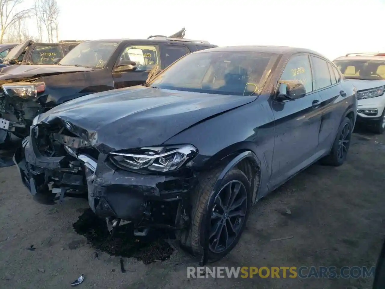 2 Photograph of a damaged car 5UX43DT02N9K21760 BMW X4 2022