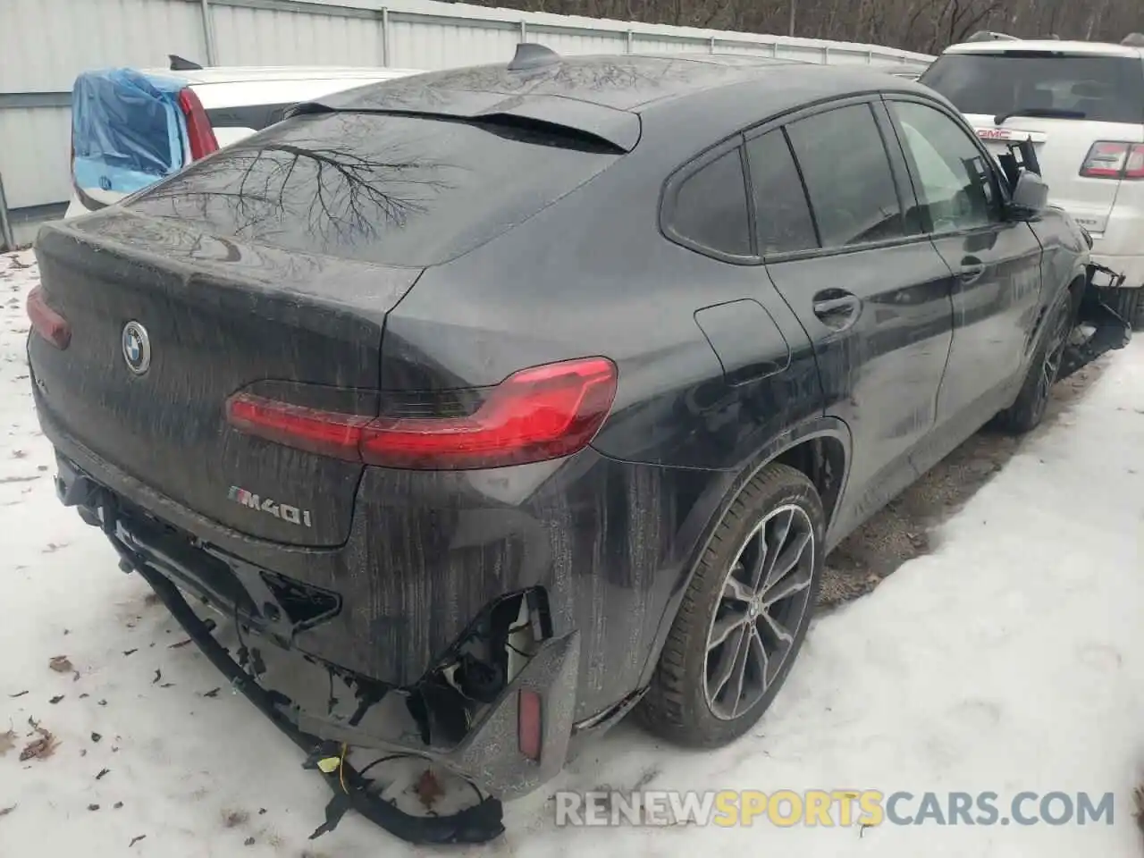 4 Photograph of a damaged car 5UX43DT02N9K21760 BMW X4 2022