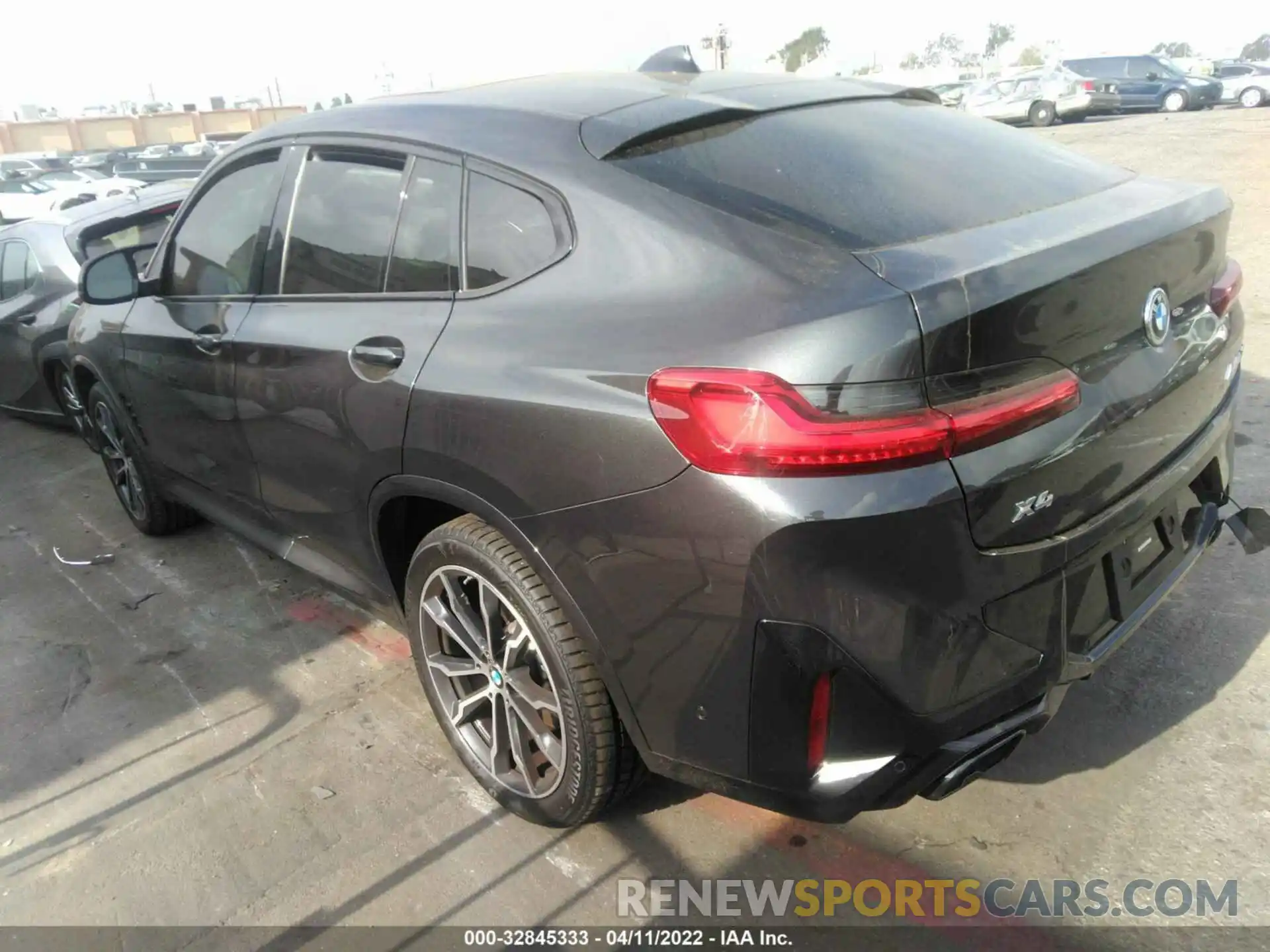 3 Photograph of a damaged car 5UX43DT09N9K12604 BMW X4 2022