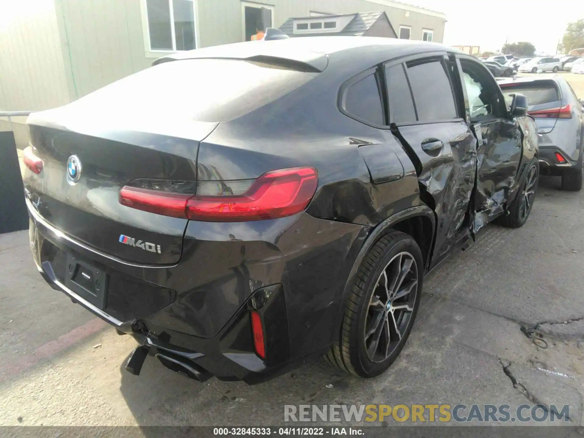 4 Photograph of a damaged car 5UX43DT09N9K12604 BMW X4 2022