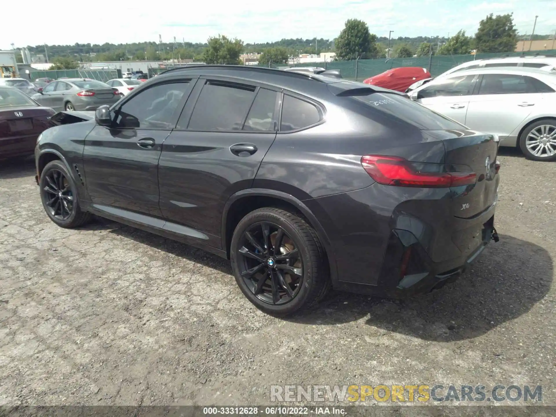 3 Photograph of a damaged car 5UX43DT09N9K60992 BMW X4 2022