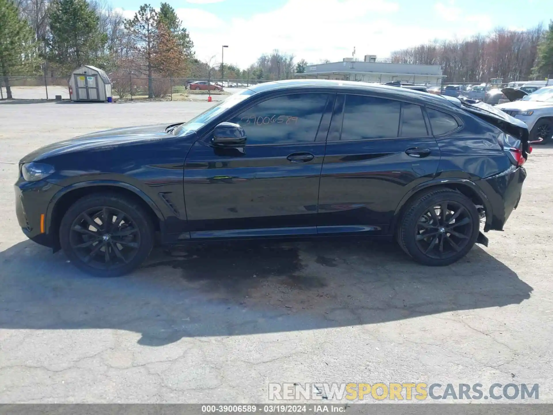 15 Photograph of a damaged car 5UX33DT04P9S55505 BMW X4 2023