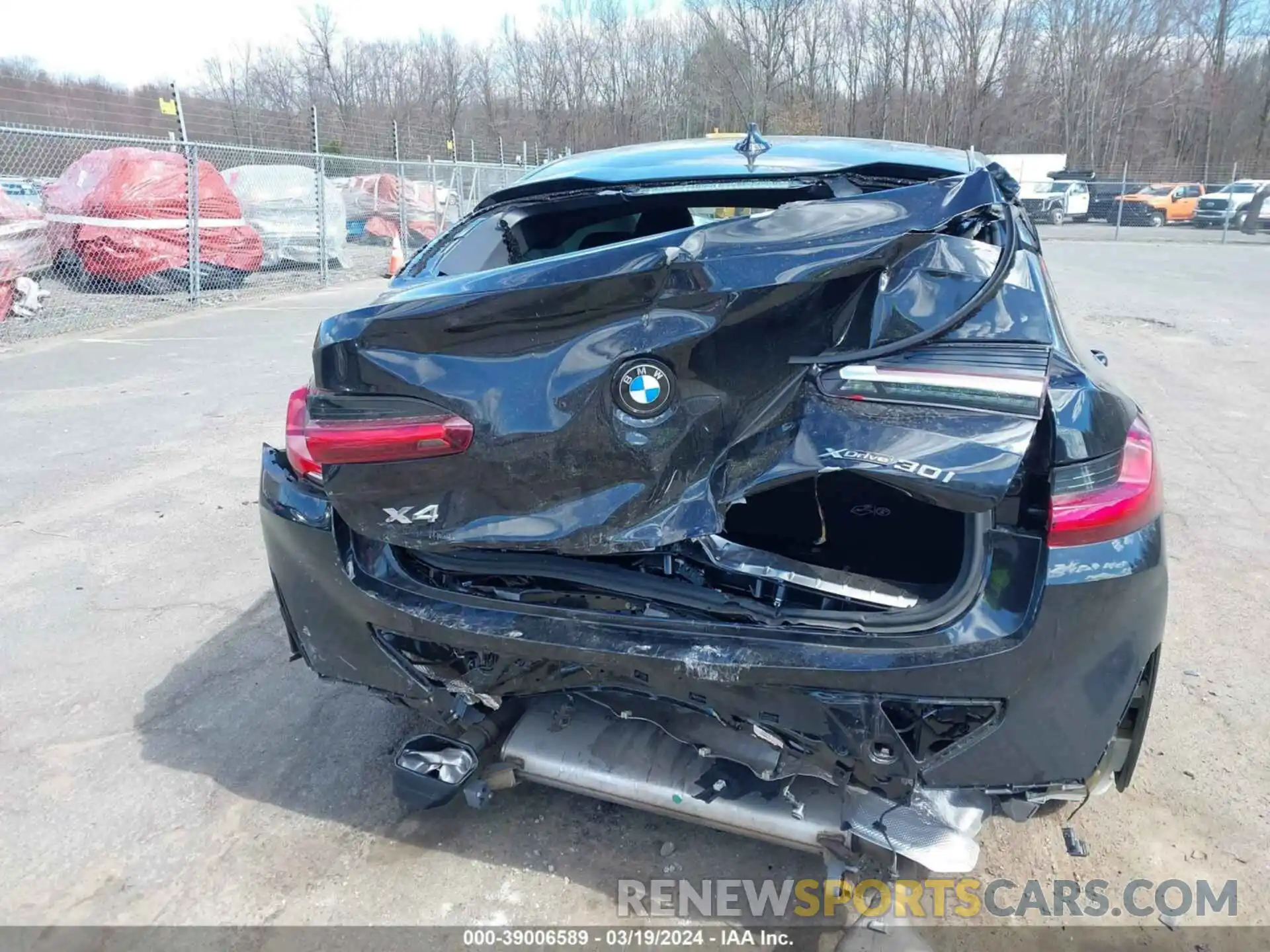 17 Photograph of a damaged car 5UX33DT04P9S55505 BMW X4 2023