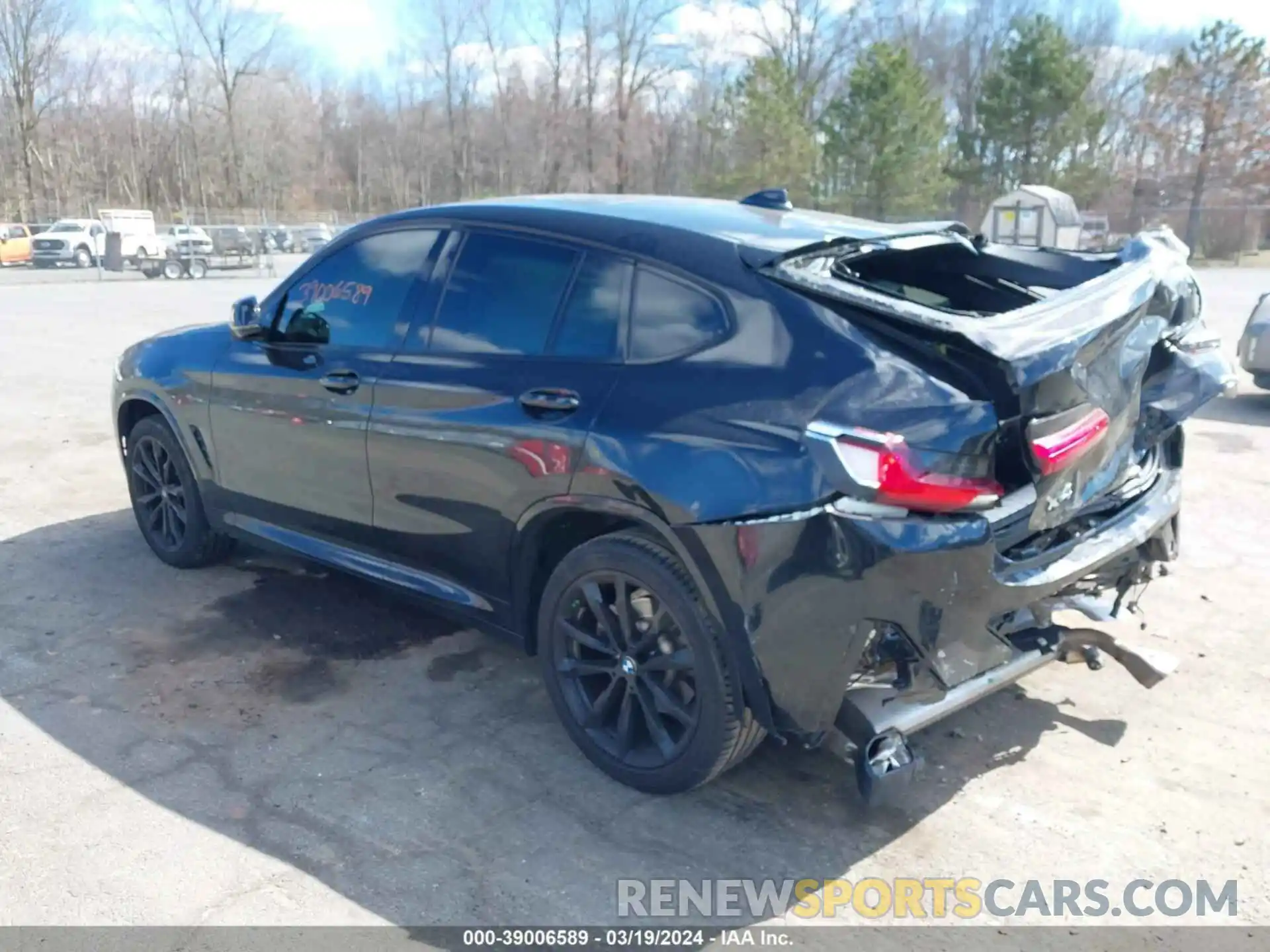 3 Photograph of a damaged car 5UX33DT04P9S55505 BMW X4 2023