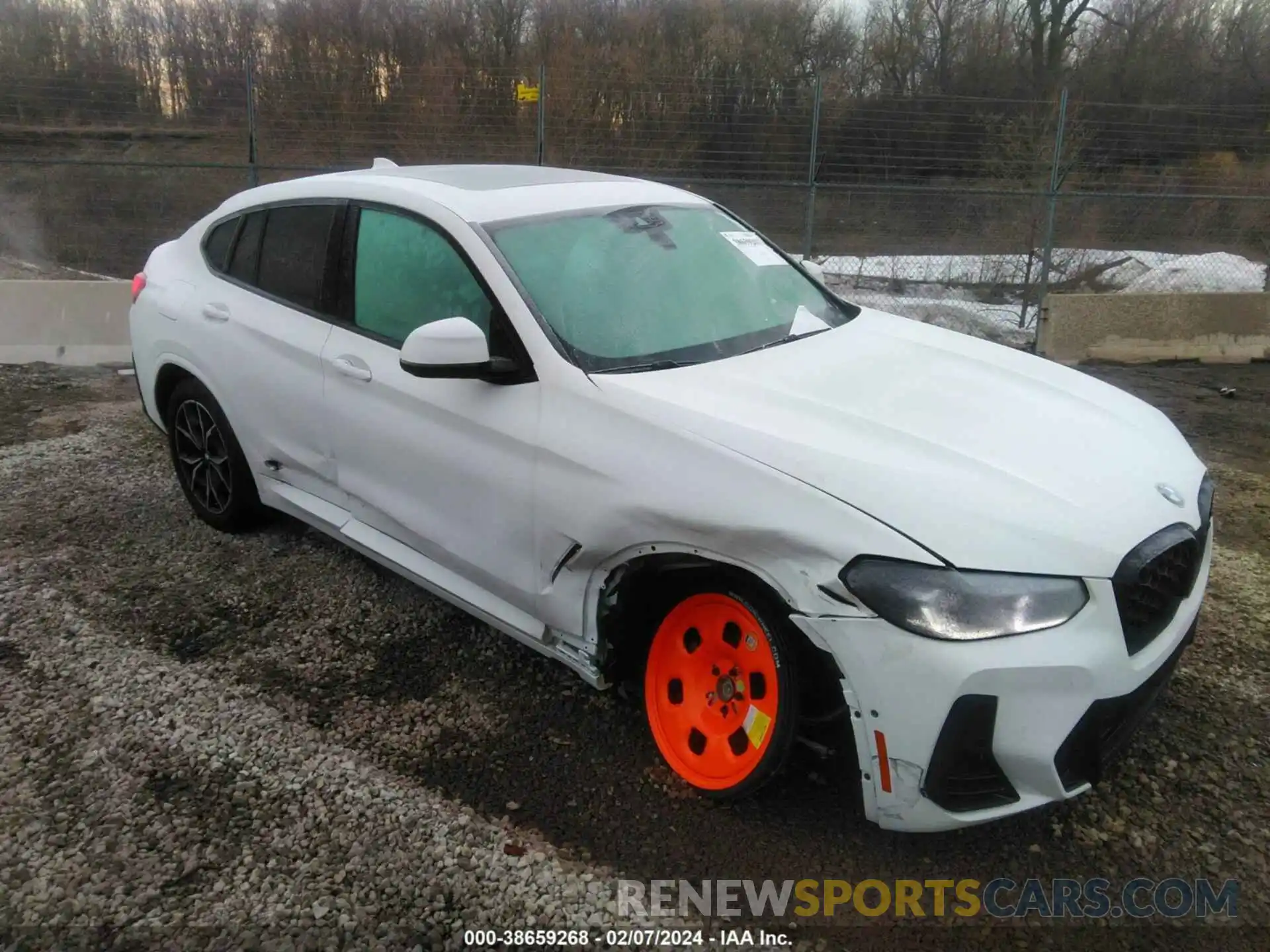 1 Photograph of a damaged car 5UX33DT07P9S71455 BMW X4 2023