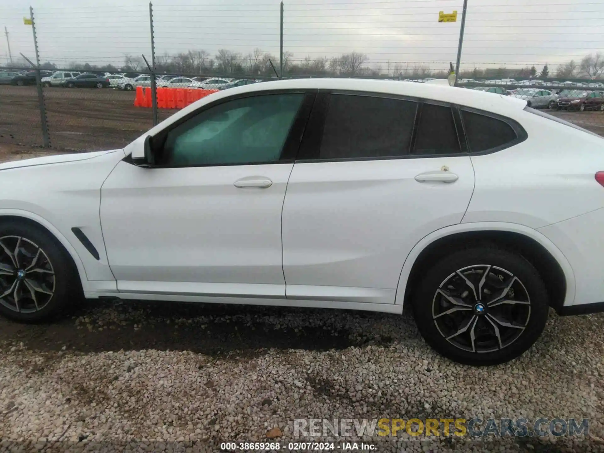 14 Photograph of a damaged car 5UX33DT07P9S71455 BMW X4 2023