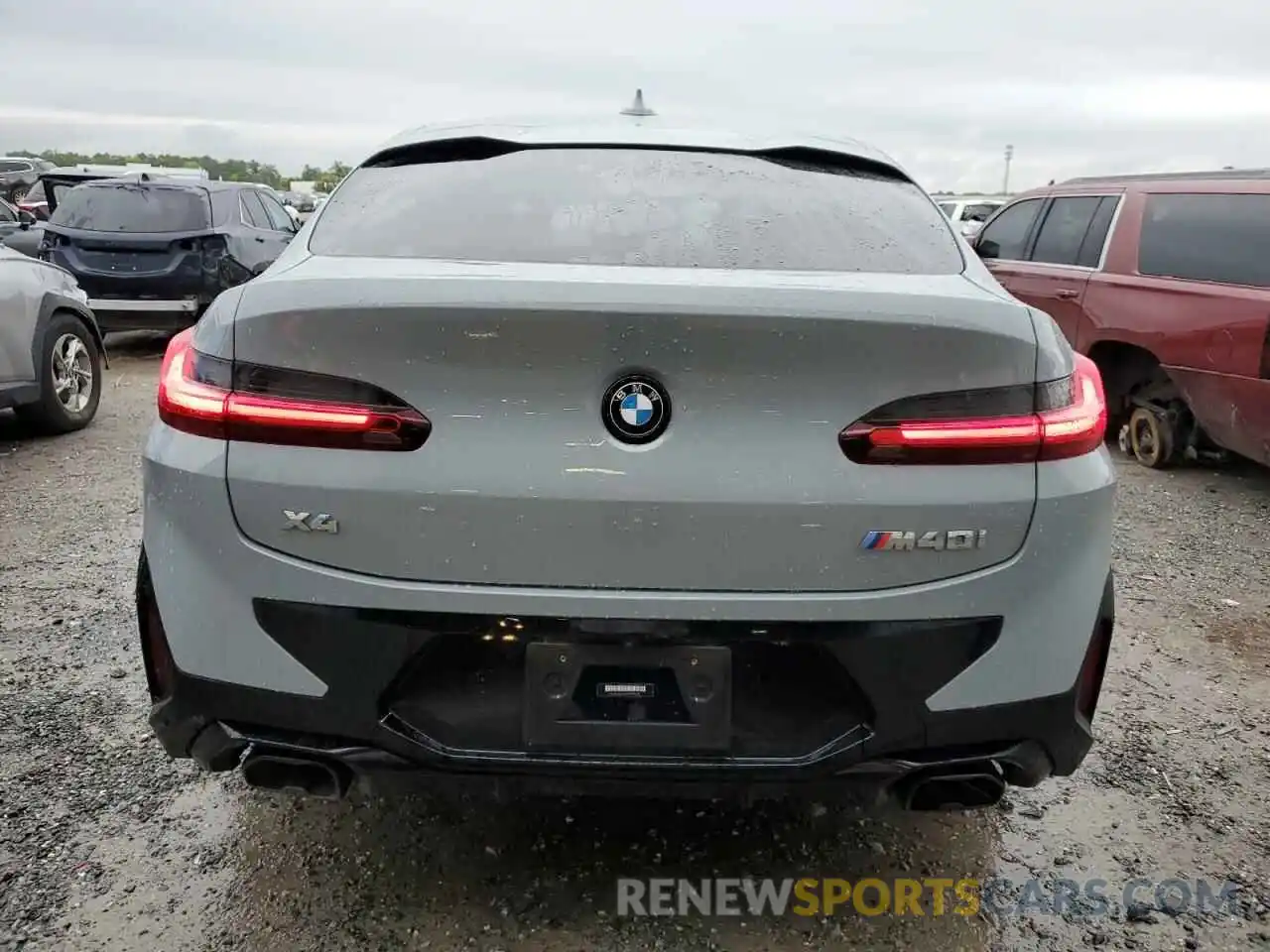 6 Photograph of a damaged car 5UX43DT05P9P87608 BMW X4 2023