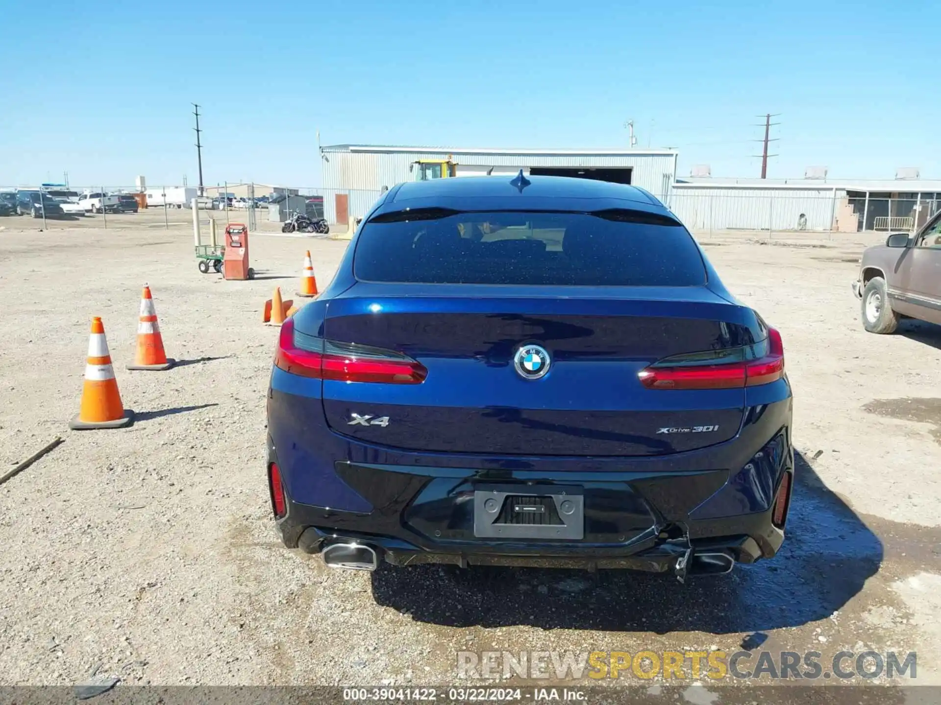 16 Photograph of a damaged car 5UX33DT07R9U33670 BMW X4 2024