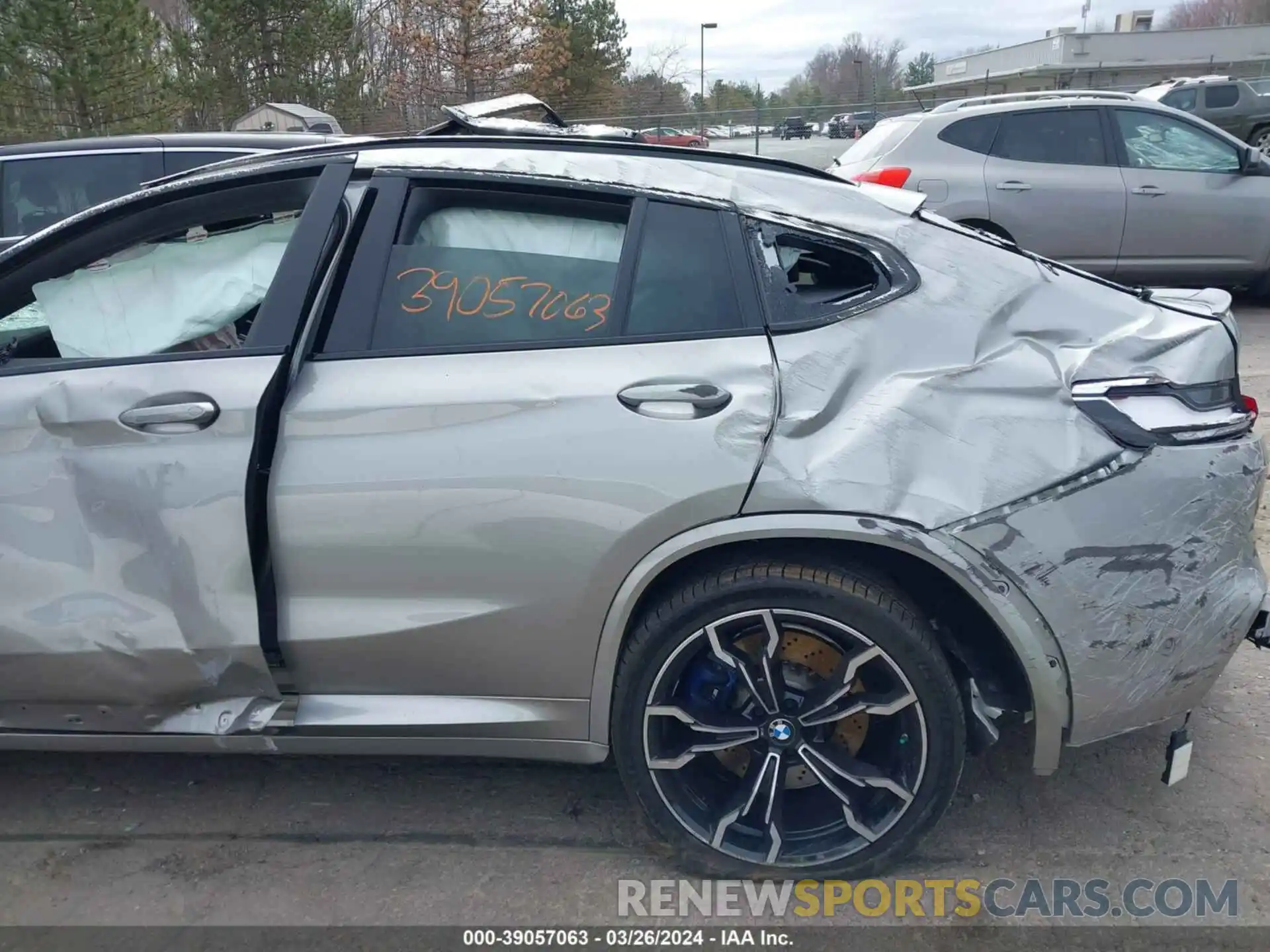 17 Photograph of a damaged car 5YMUJ0C02LLU67361 BMW X4 M 2020