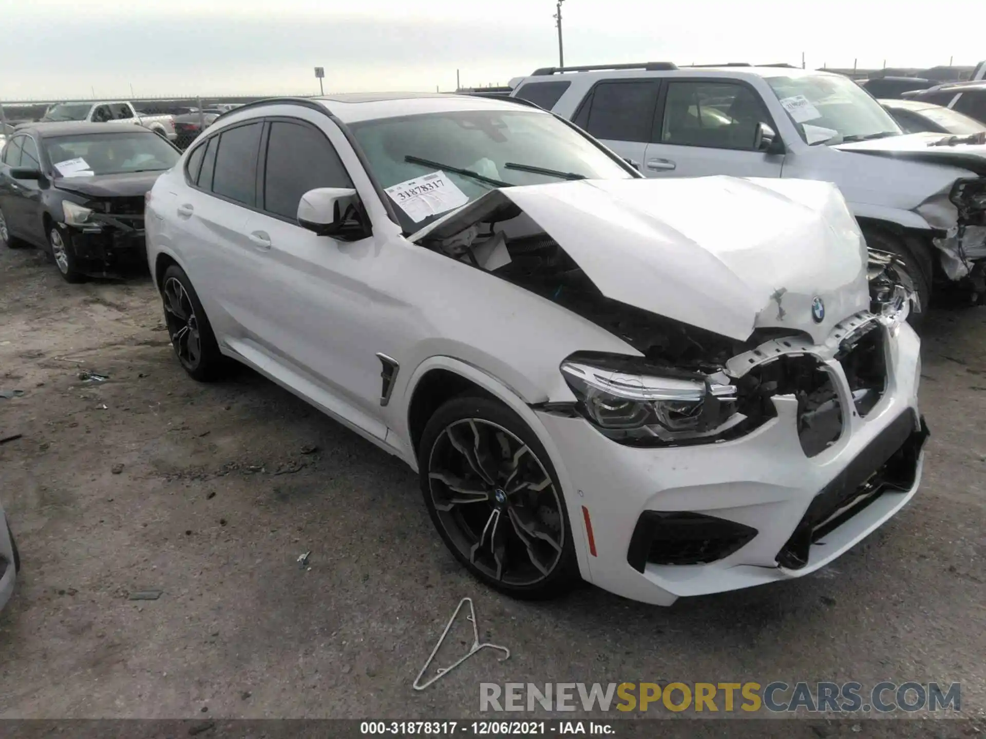 1 Photograph of a damaged car 5YMUJ0C03LLU67062 BMW X4 M 2020