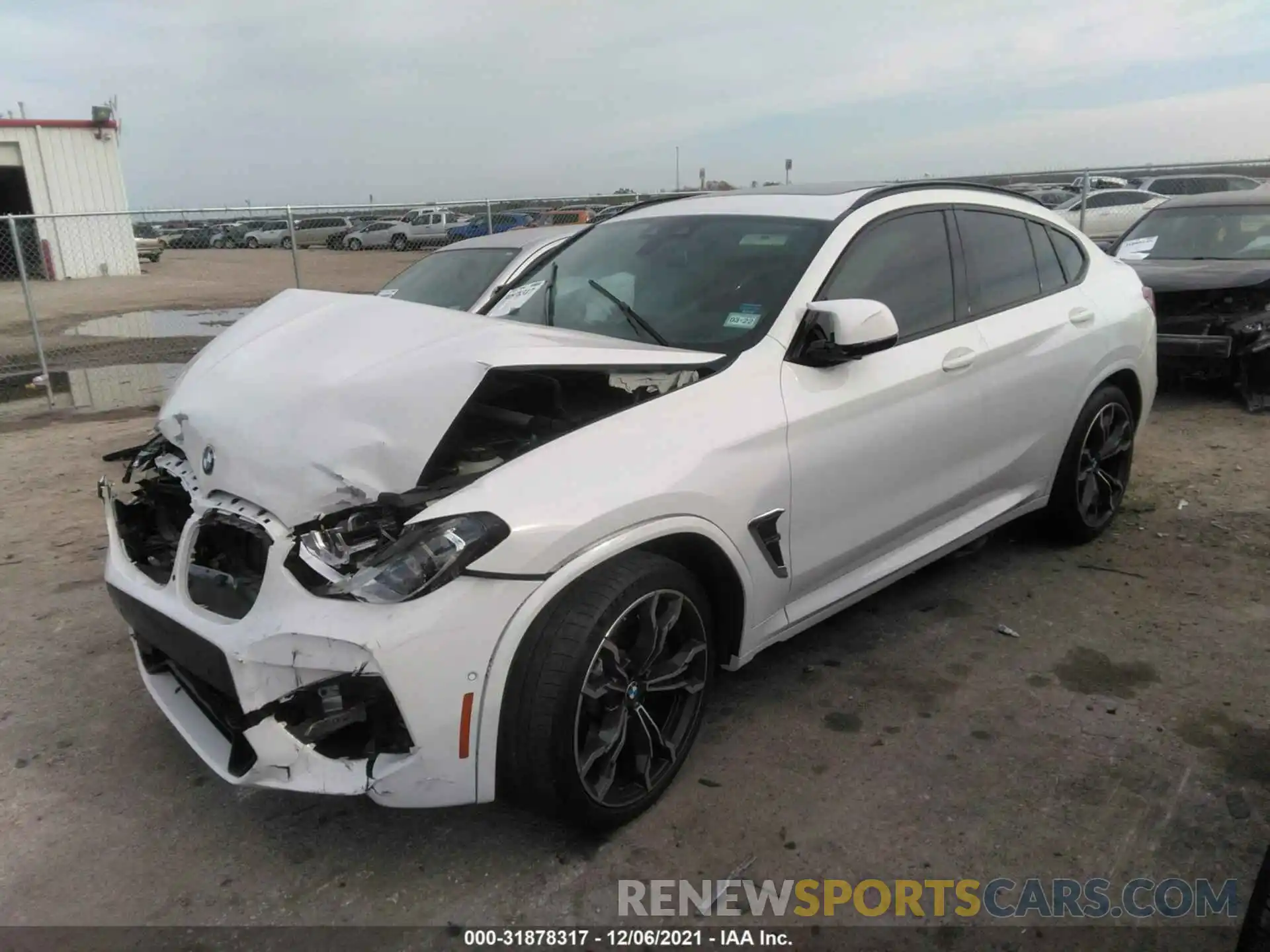 2 Photograph of a damaged car 5YMUJ0C03LLU67062 BMW X4 M 2020