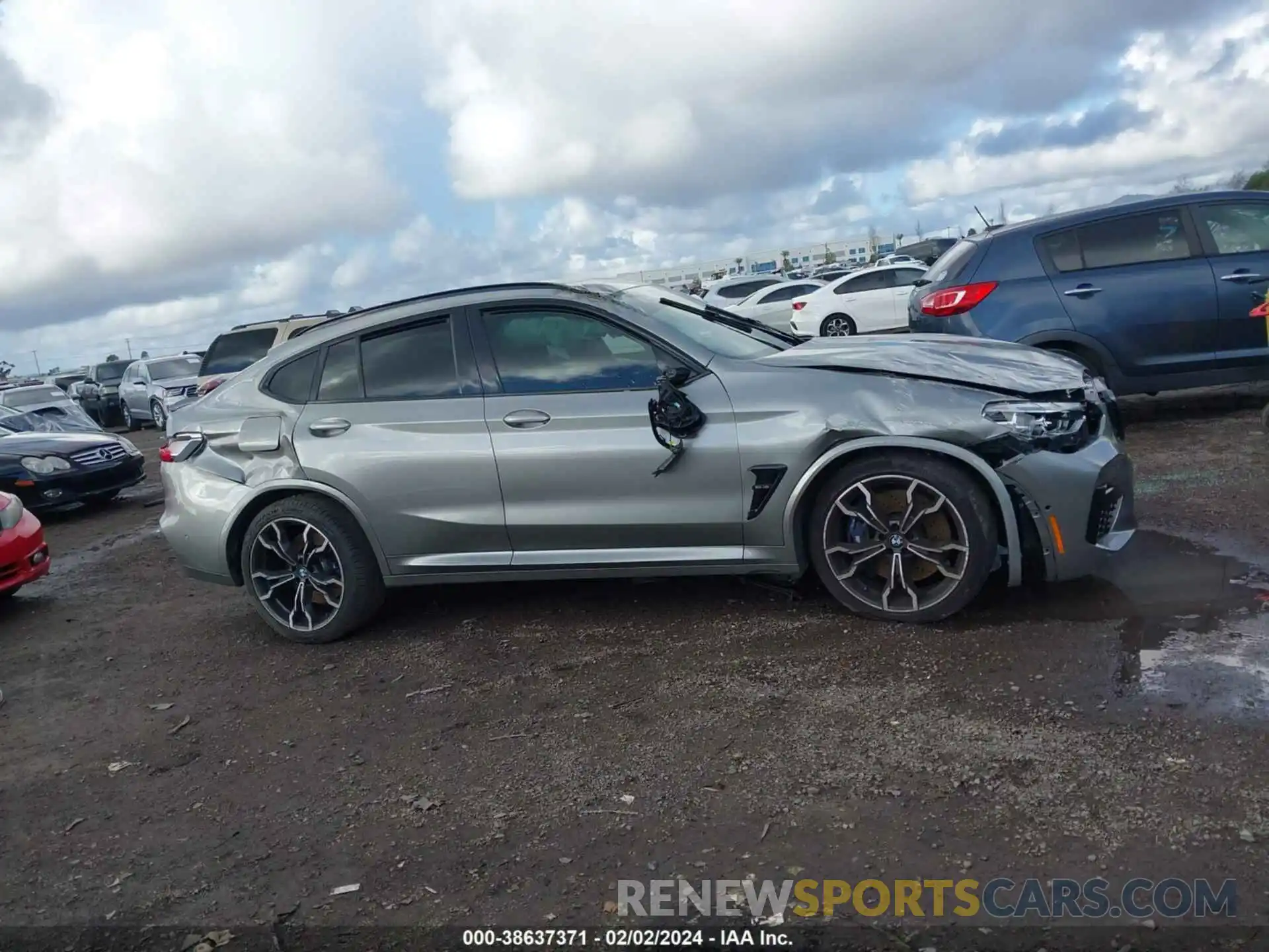 13 Photograph of a damaged car 5YMUJ0C04LLA99851 BMW X4 M 2020