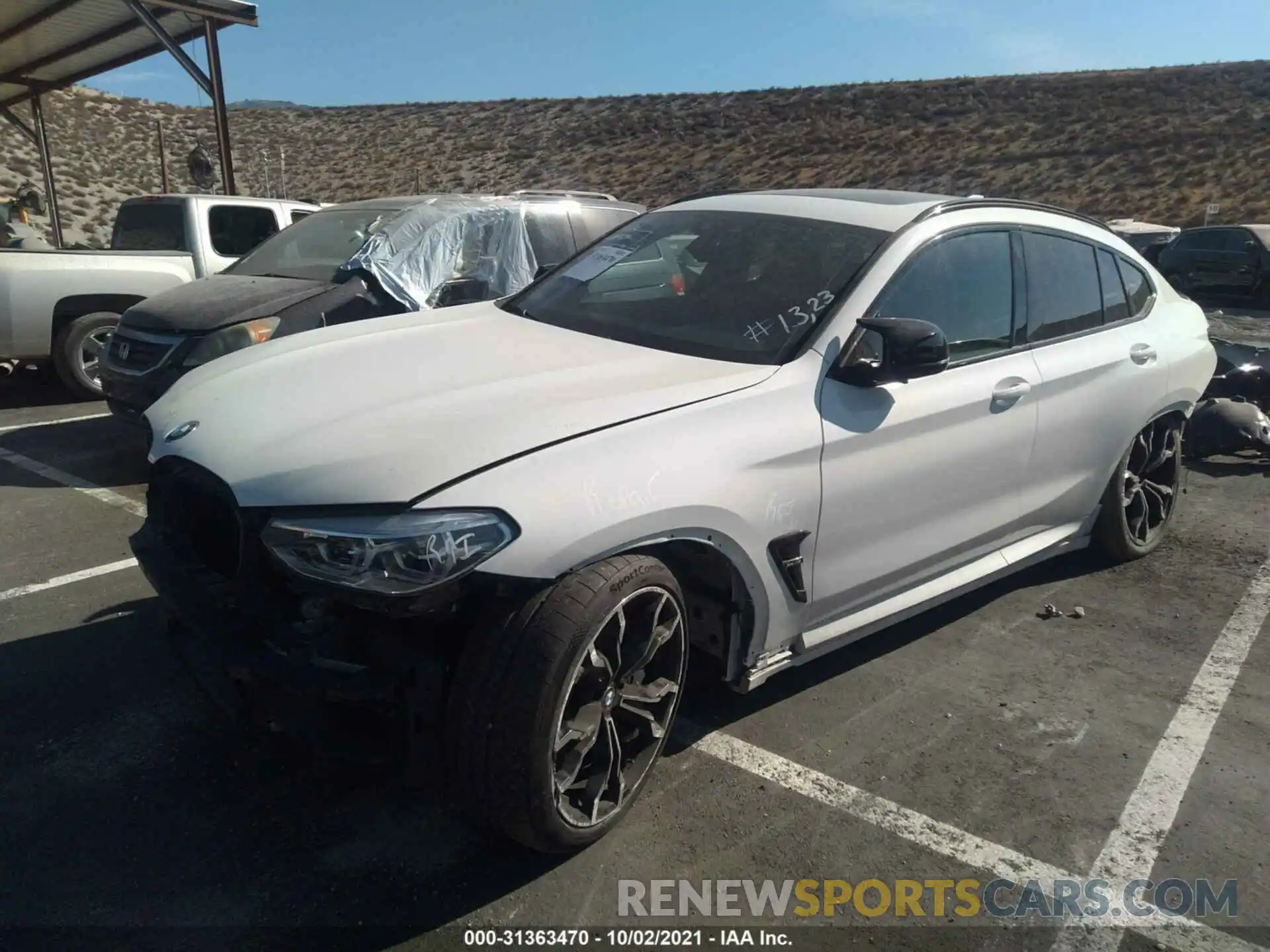 2 Photograph of a damaged car 5YMUJ0C08L9C41633 BMW X4 M 2020