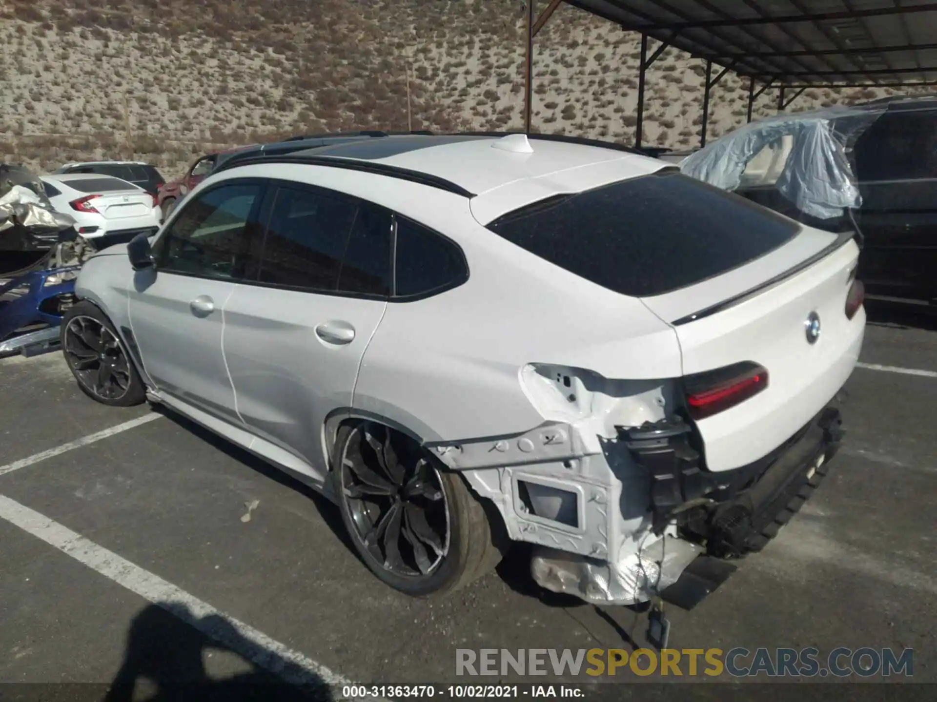 3 Photograph of a damaged car 5YMUJ0C08L9C41633 BMW X4 M 2020