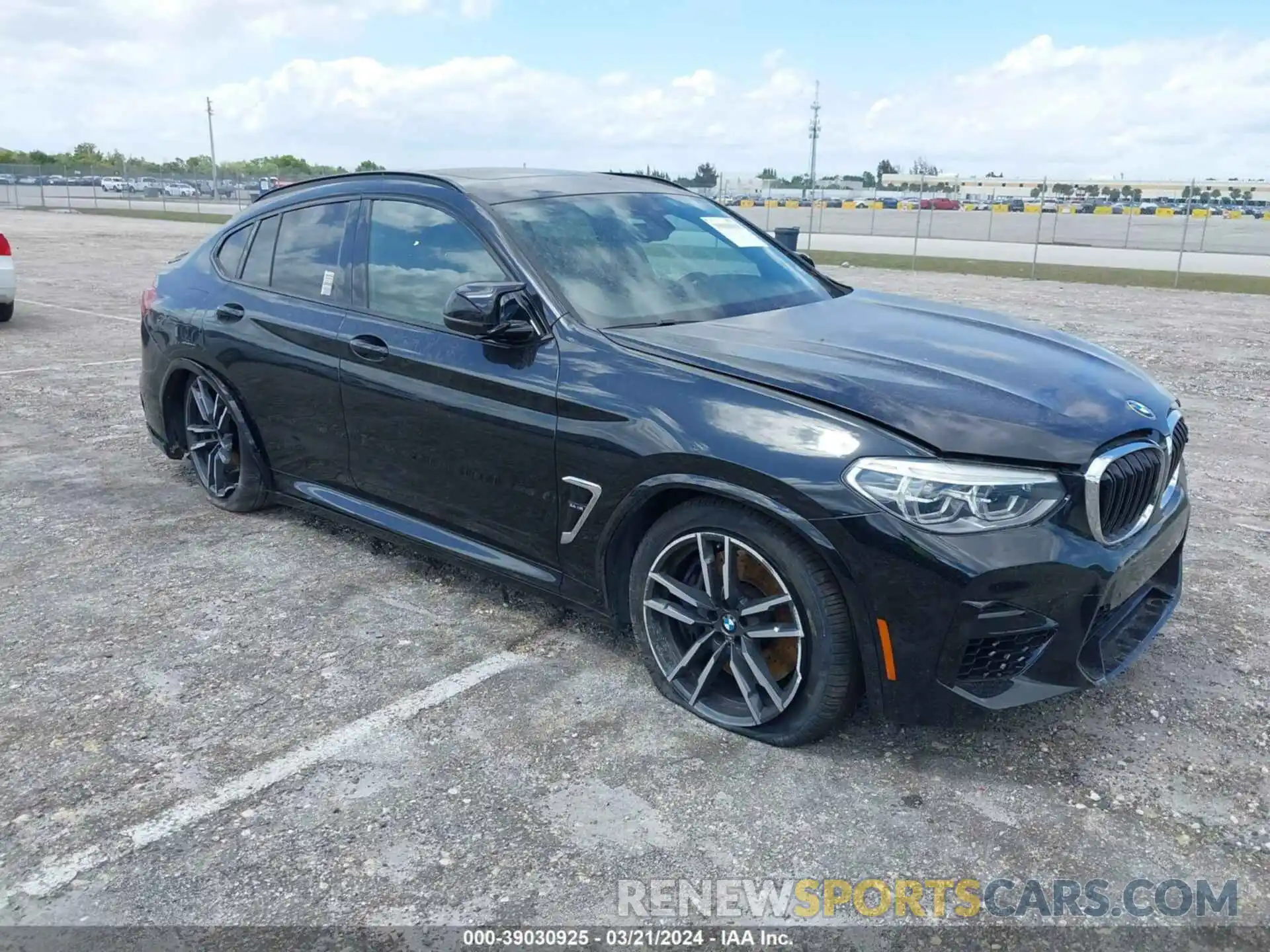 1 Photograph of a damaged car 5YMUJ0C09LLU67177 BMW X4 M 2020